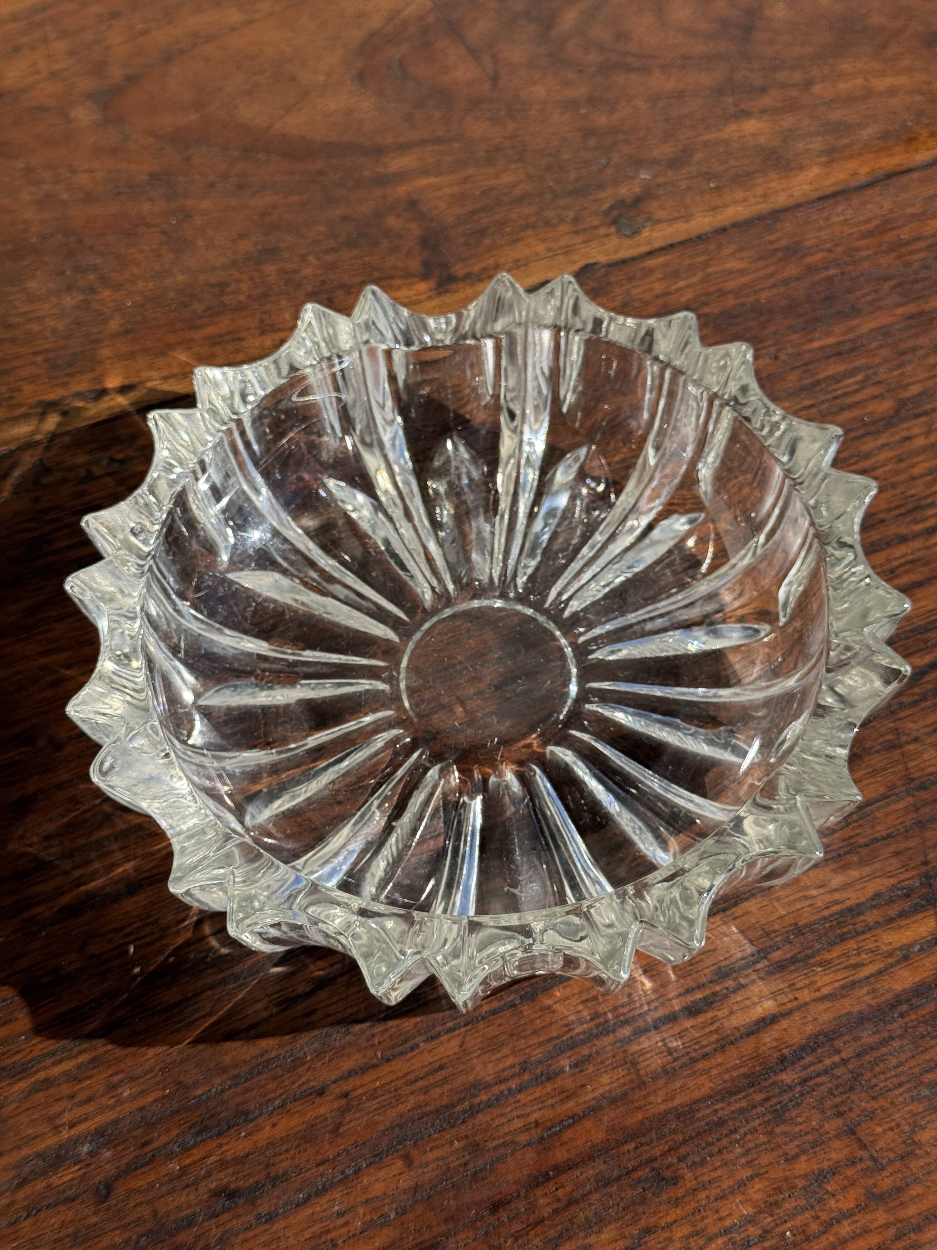 Vintage glass ashtray with scalloped edge D13 H3.5