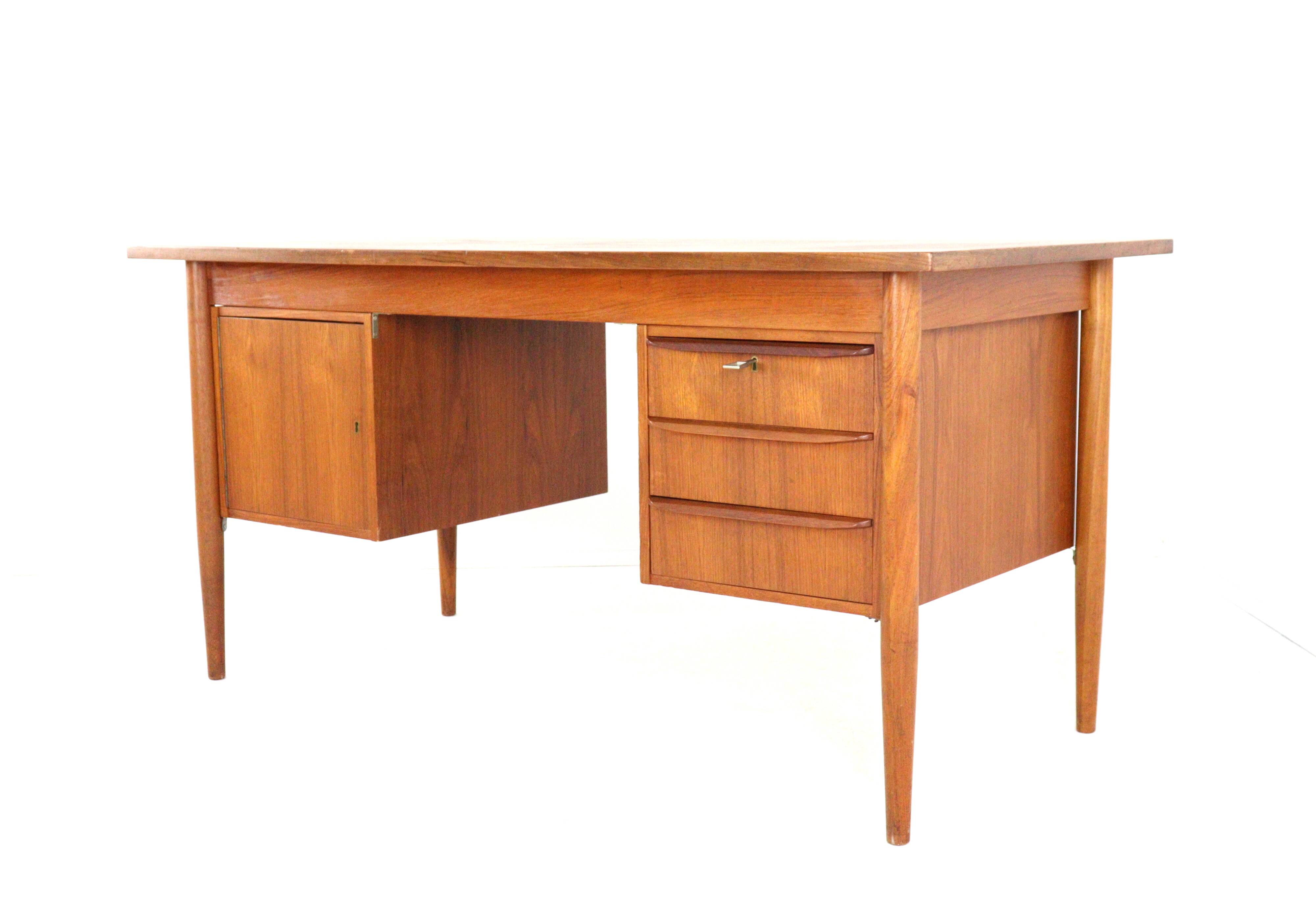Gunnar Nielsen designer teak desk Tibergaard 'Hesselballe'