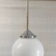 Suspension Bauhaus globe opaline et métal chromé - années 50/60