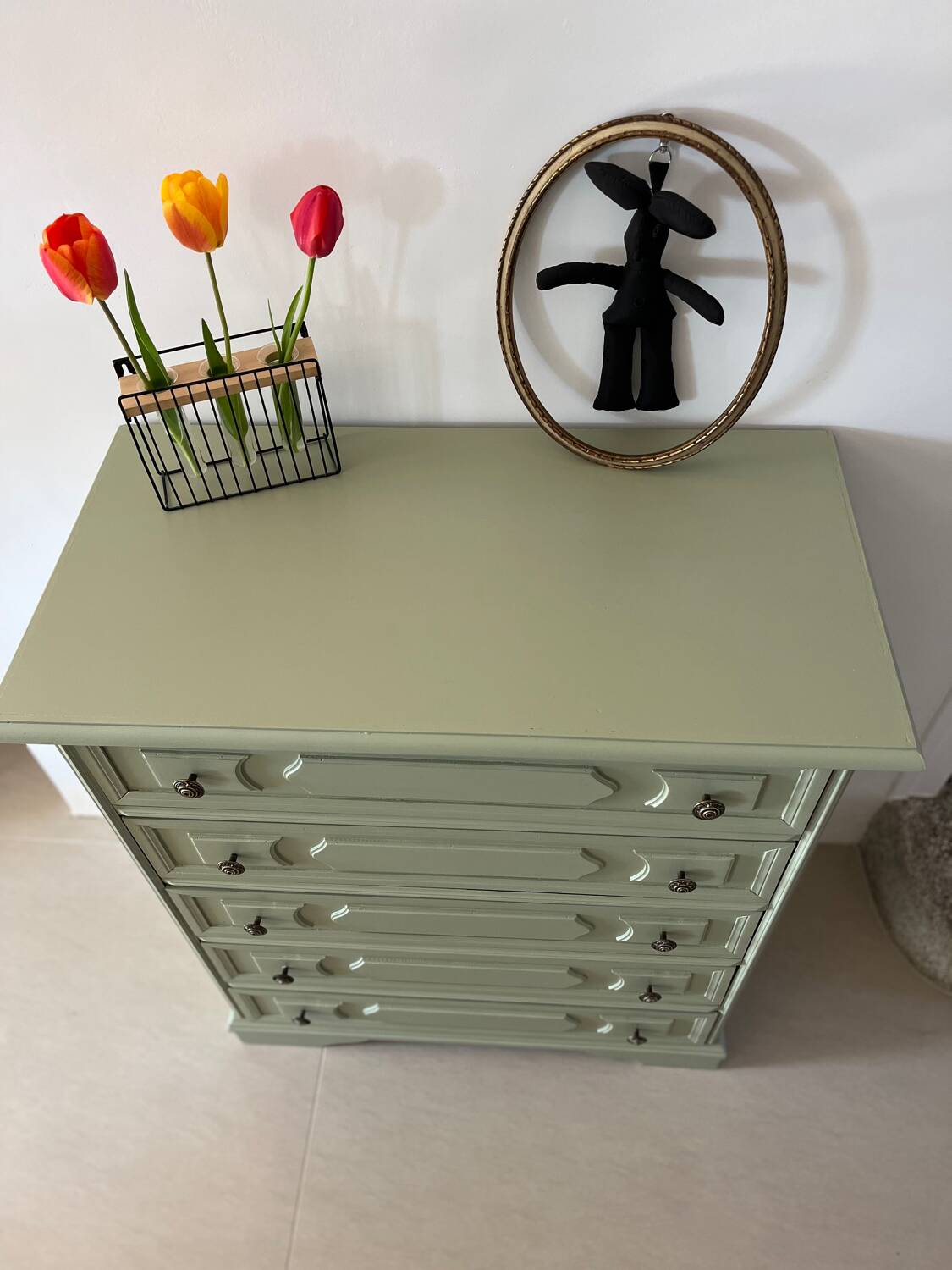 Refurbished antique chest of drawers with 5 drawers