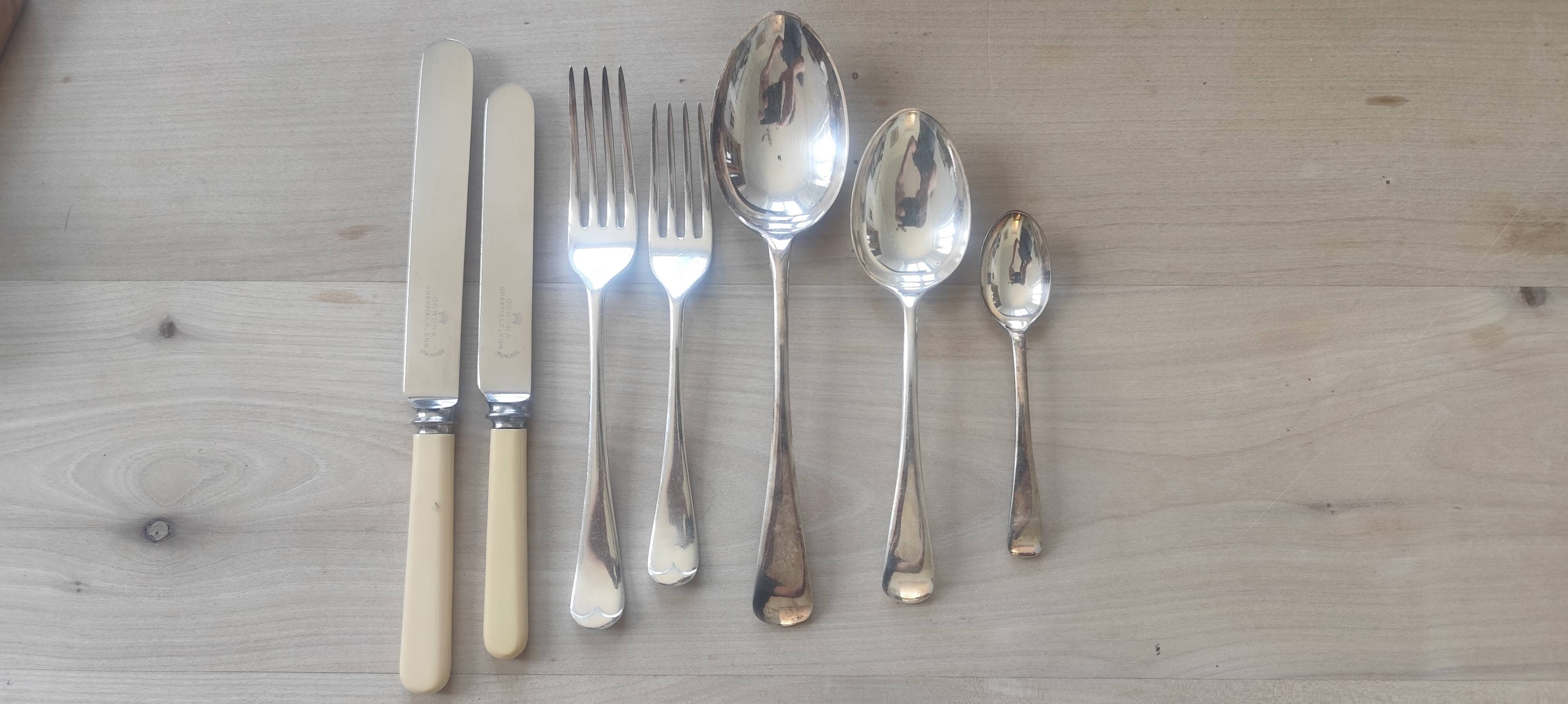 Corona Sheffield Stainless Steel Cutlery Set, 38 Pieces, Cream Bone-Effect
