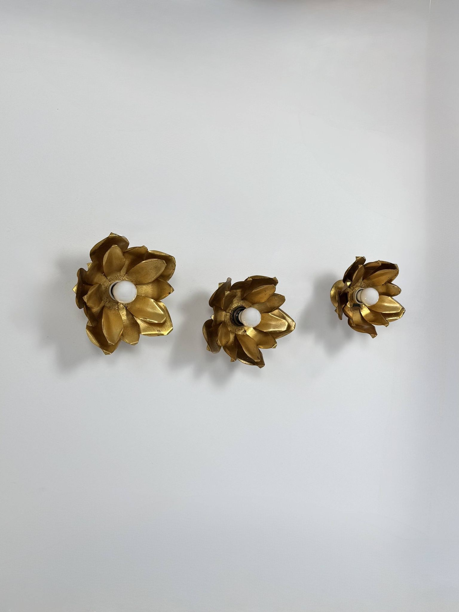 Set of 3 vintage flower wall lights, gold metal, France, 1970.
