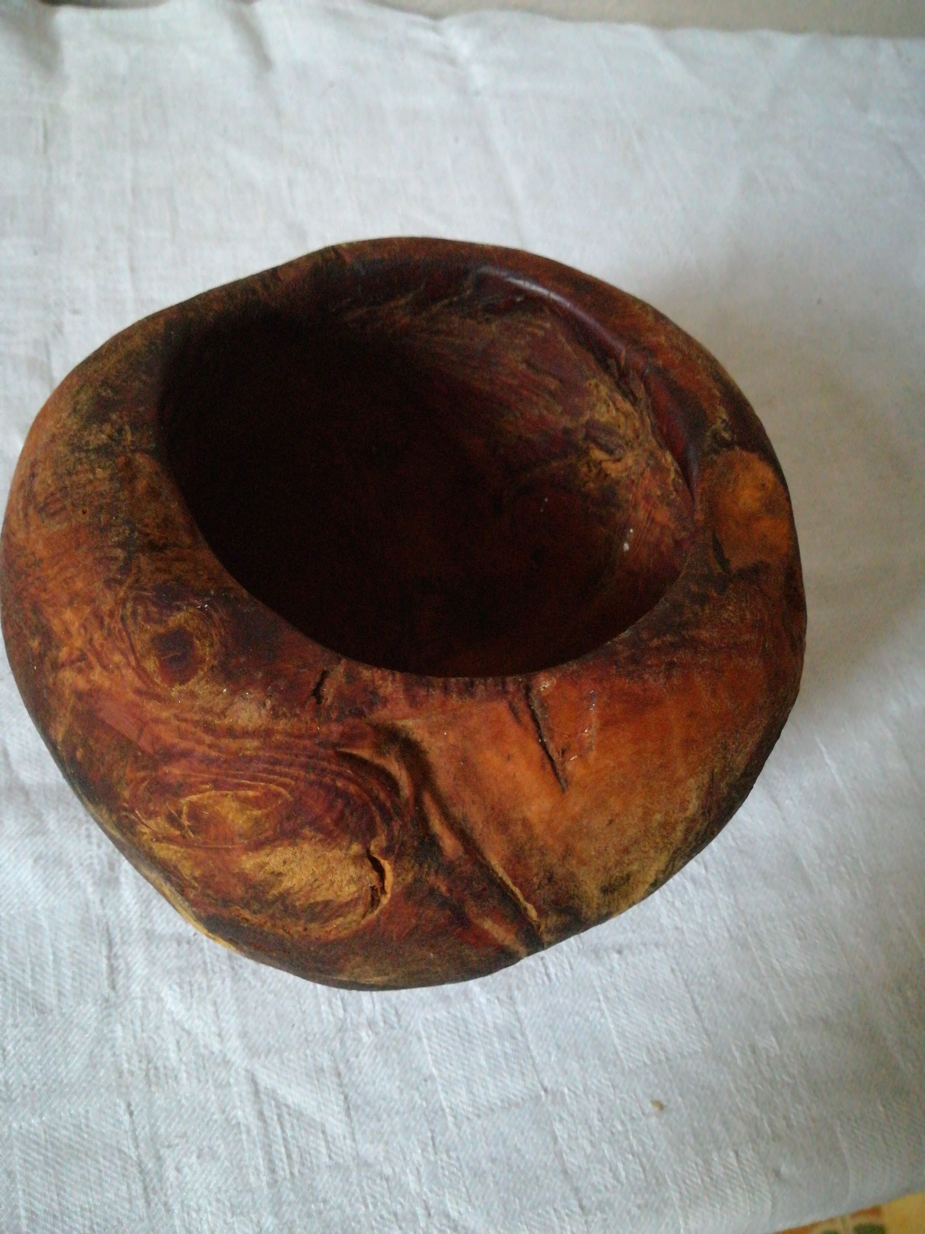 Cache pot en bois brut