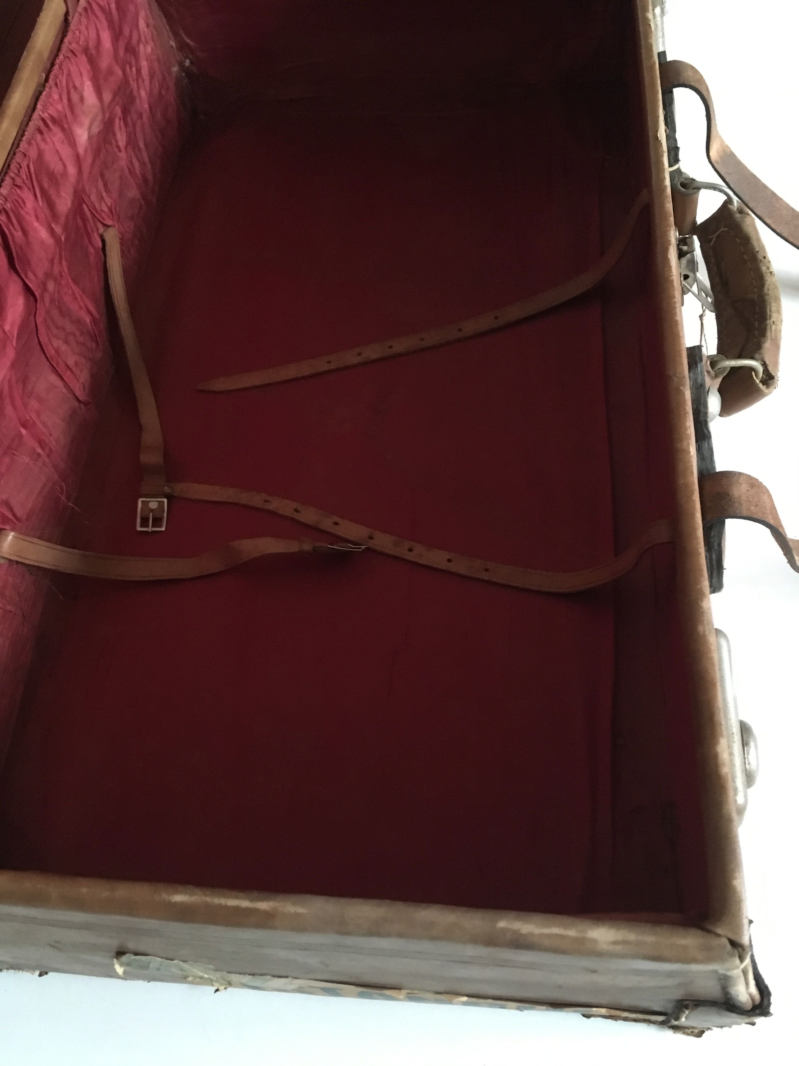 suitcase of leather with labels of palaces