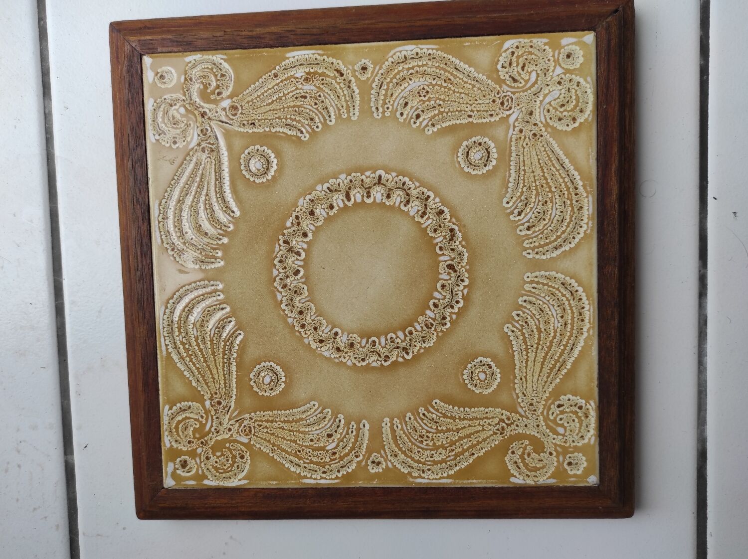Wooden and ceramic trivet