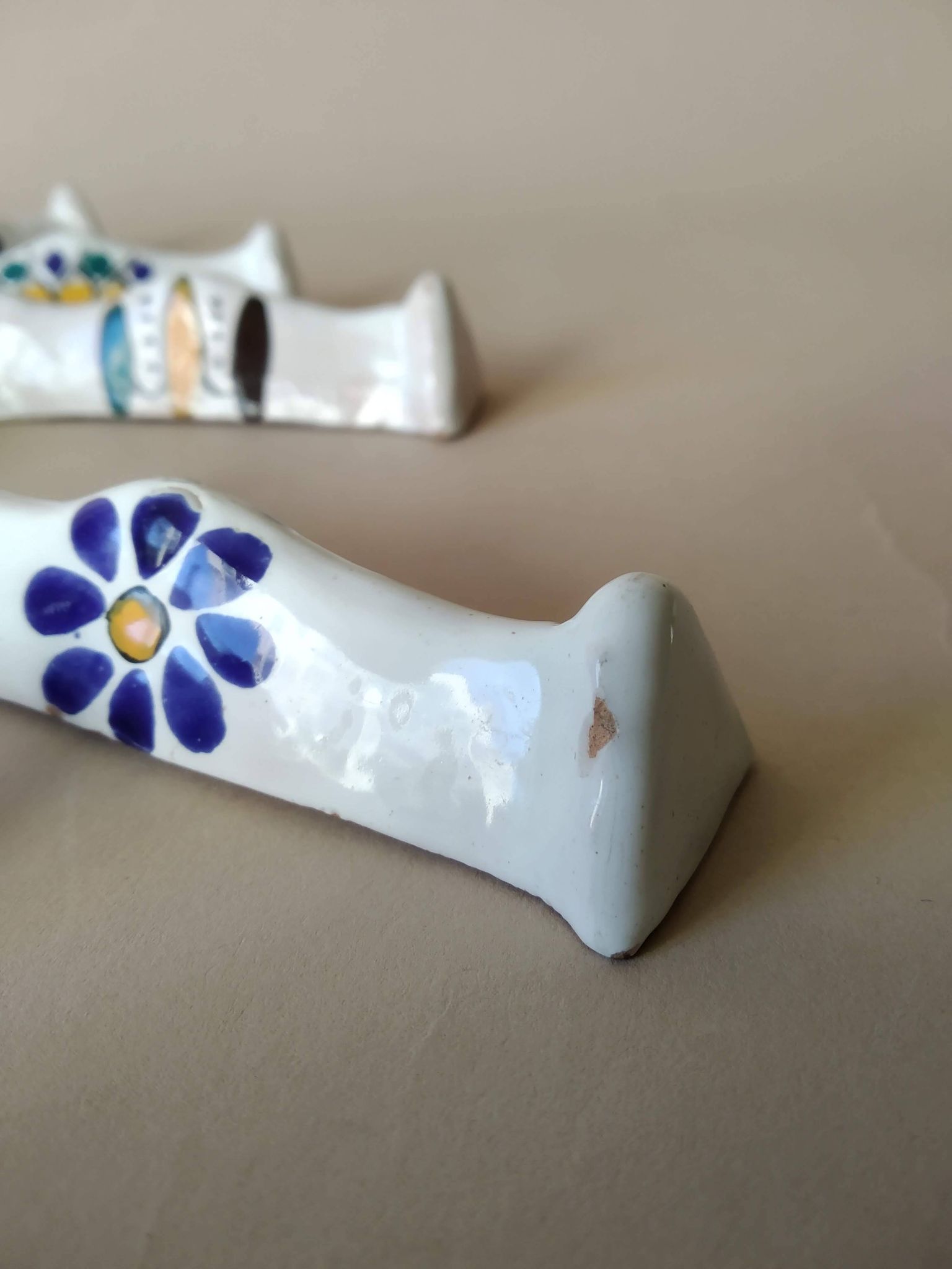 8 porte-couteaux en terre cuite céramique artisanale vintage