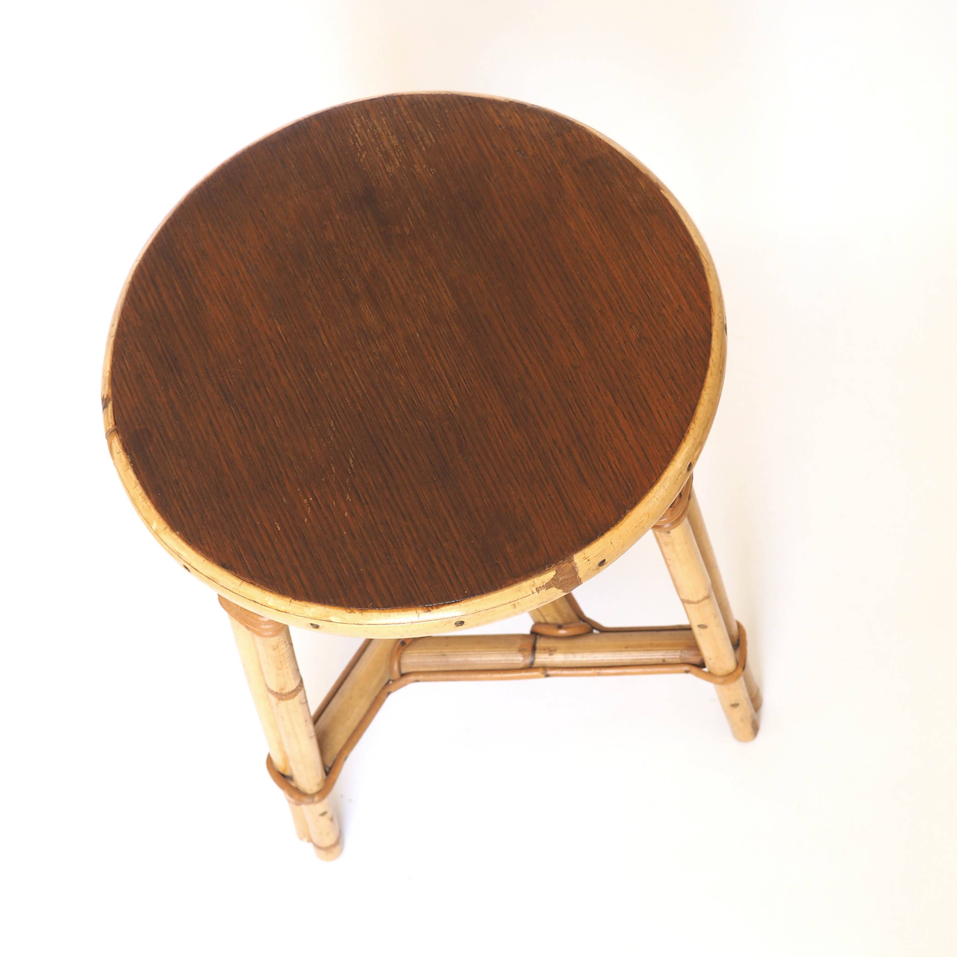 Tabouret tripode rotin