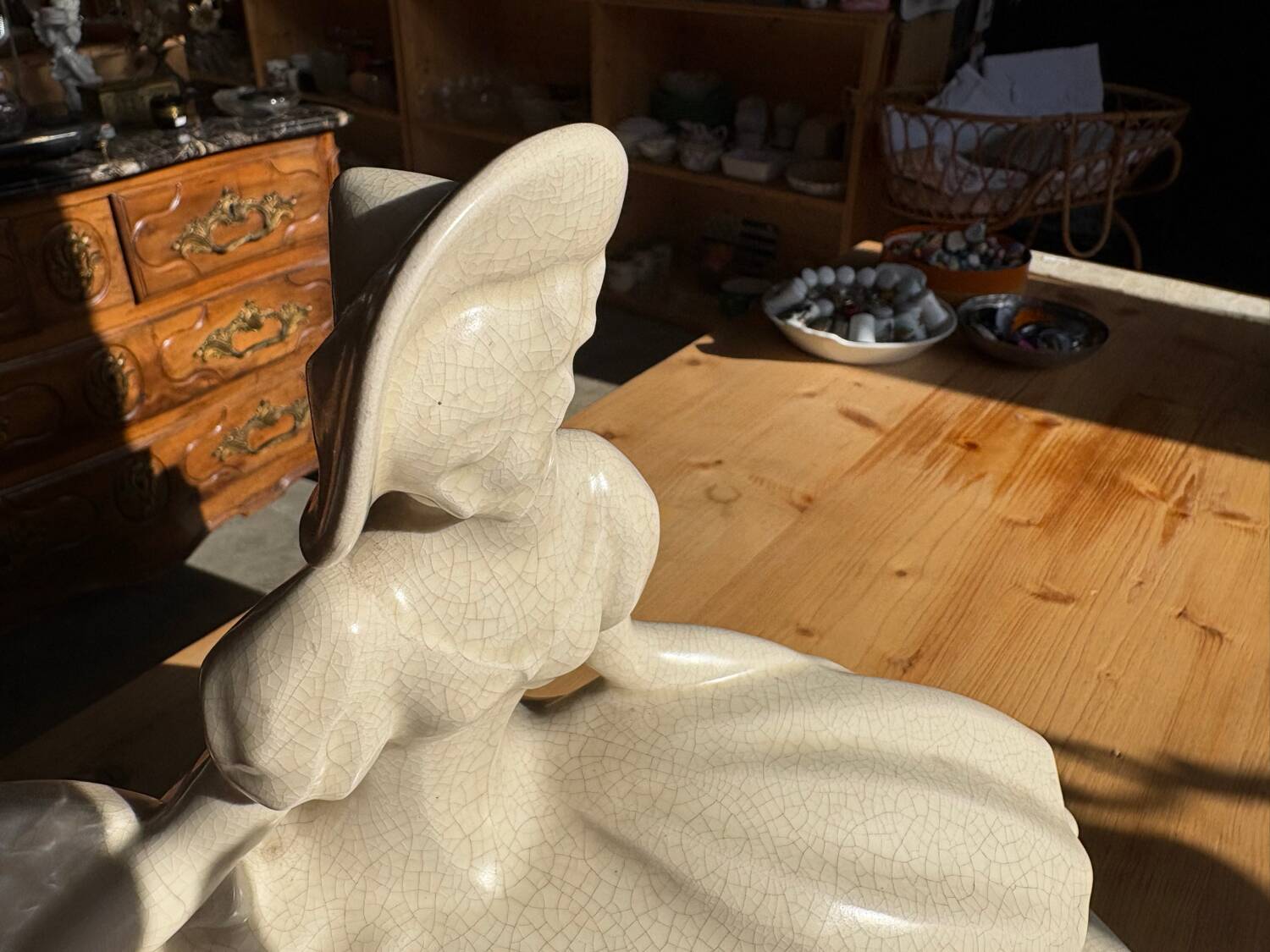 Grande sculpture Art Déco signée Lejan – Dame au lévrier