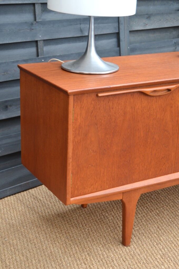 Enfilade anglaise par Jentique en teck