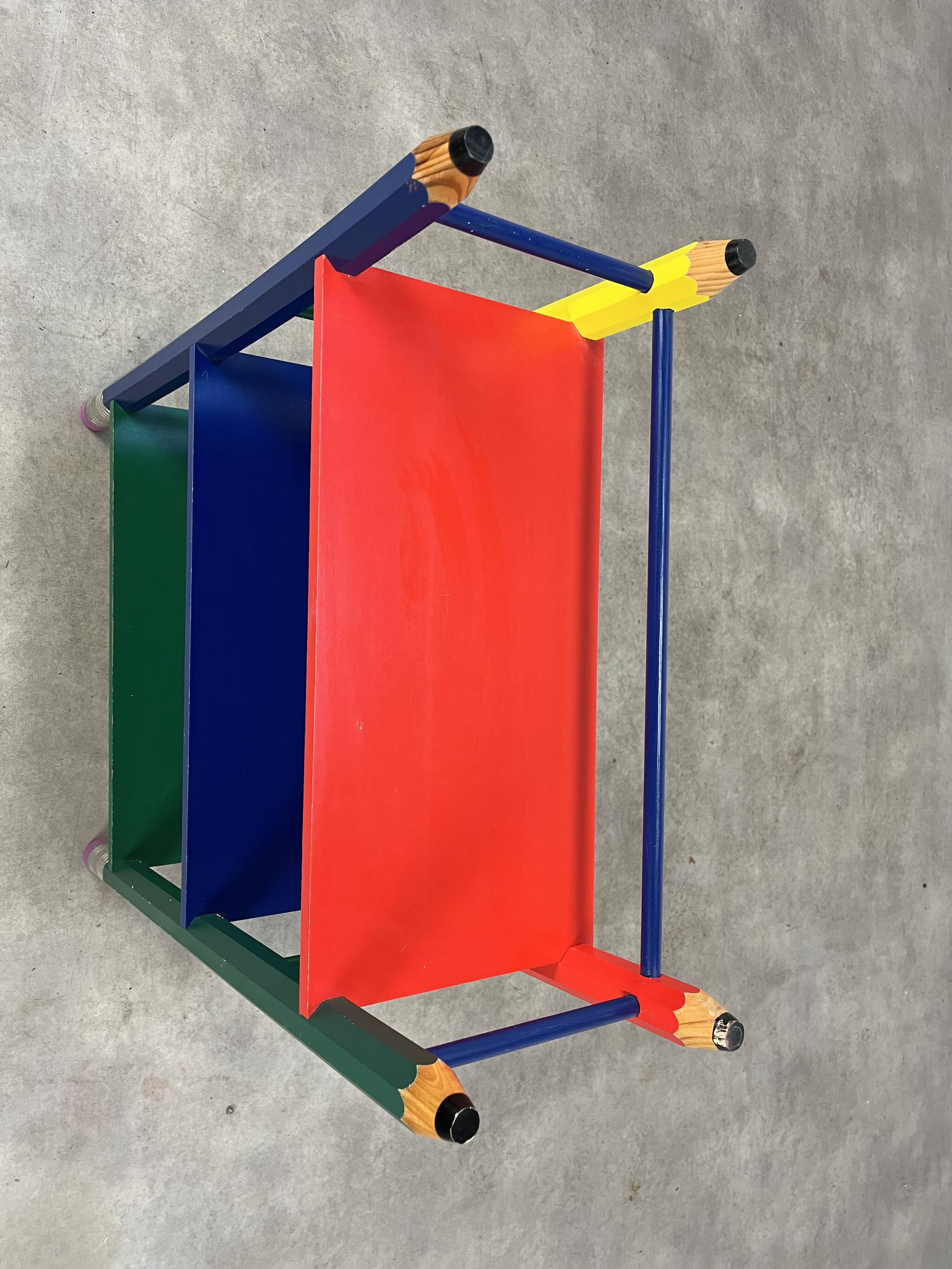 Etagère crayon style Pierre Sala pour enfants