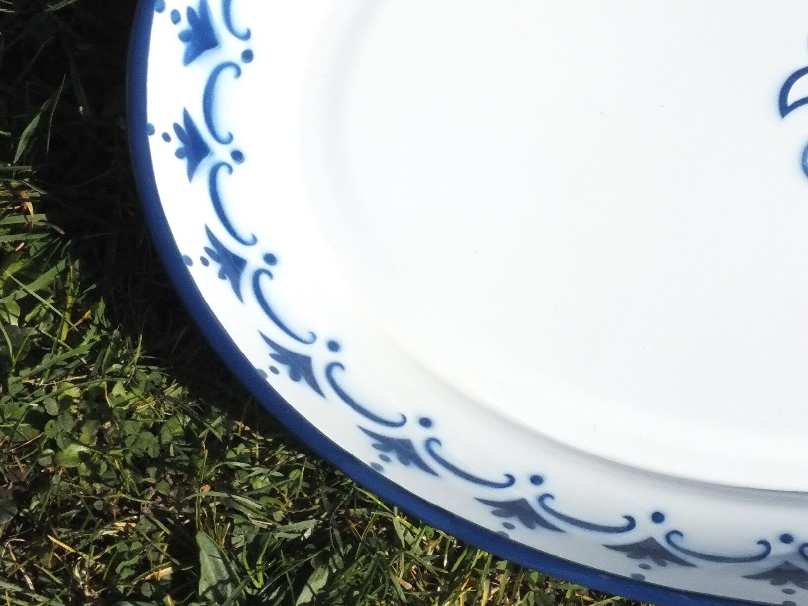 Metal enamelled plate