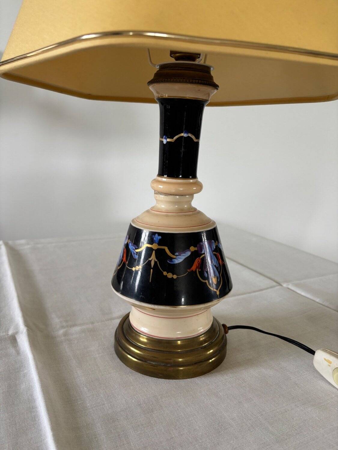 Art Deco table lamp in glazed and gilded porcelain, 20th century