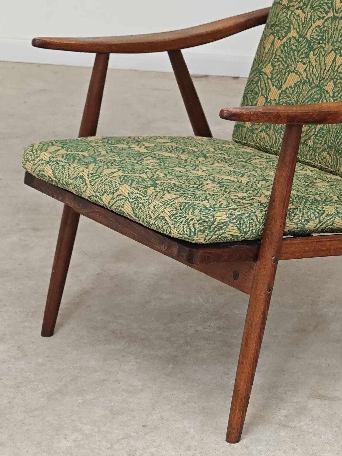 Pair of green flower boomerang armchairs by Antonin Suman for Ton (Thonet)
