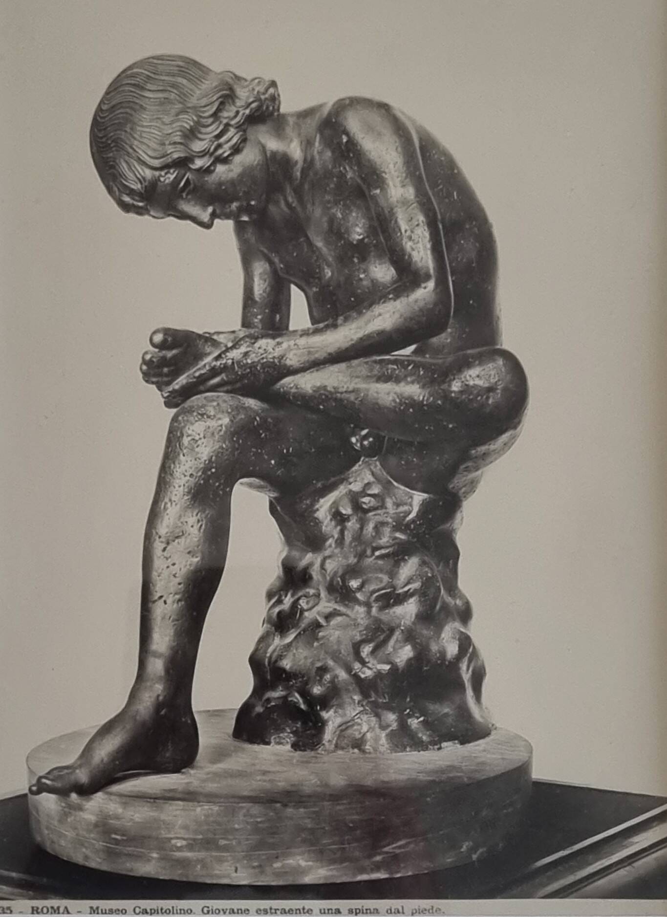 Photograph of Spinario Young man removing a thorn from his foot XXth 31 x 37 cm