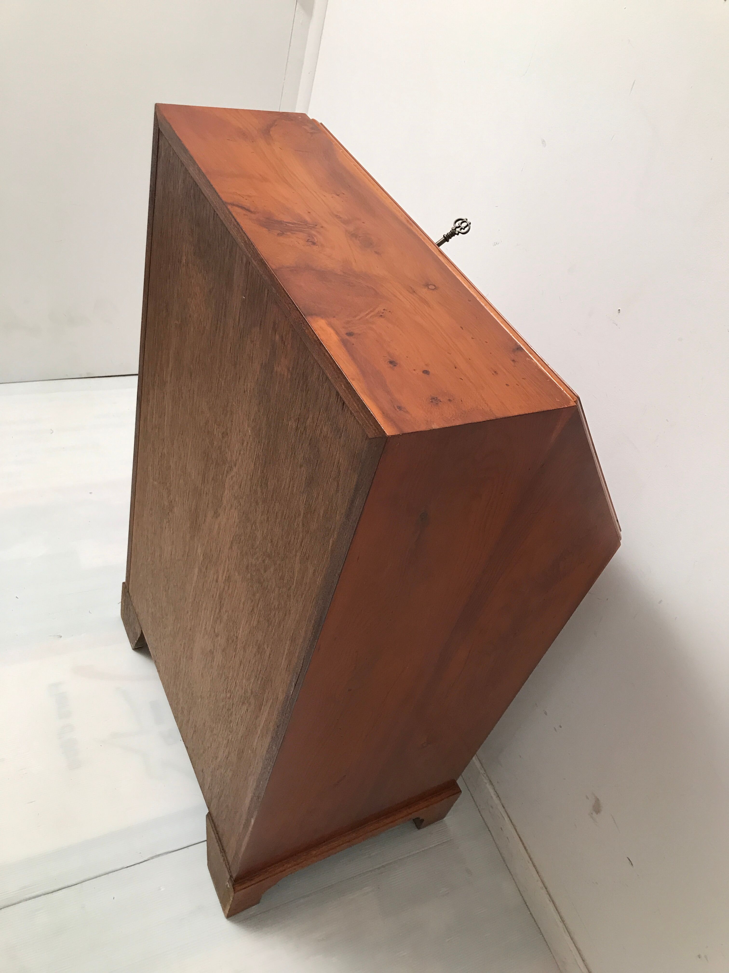 Donkey back secretary in English marquetry 1900s