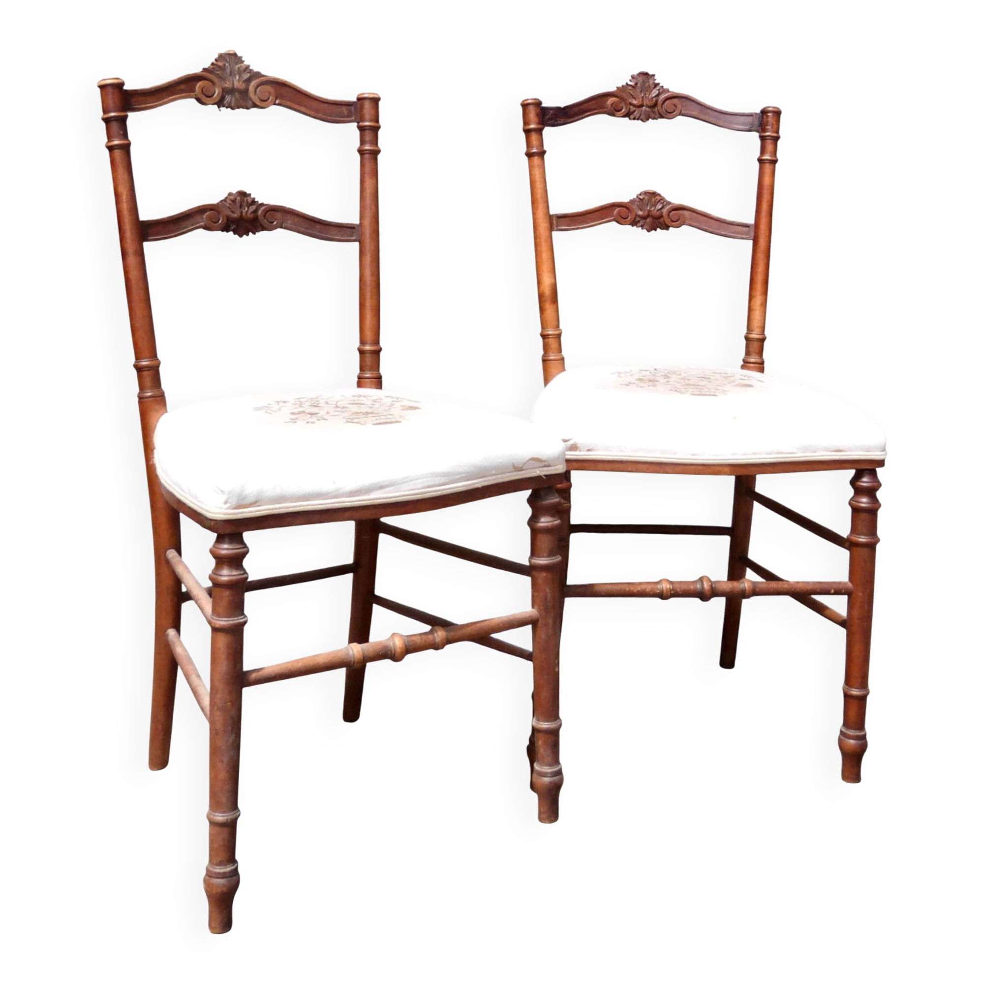 Paire de chaises volantes avec assise tapissée