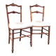 Paire de chaises volantes avec assise tapissée
