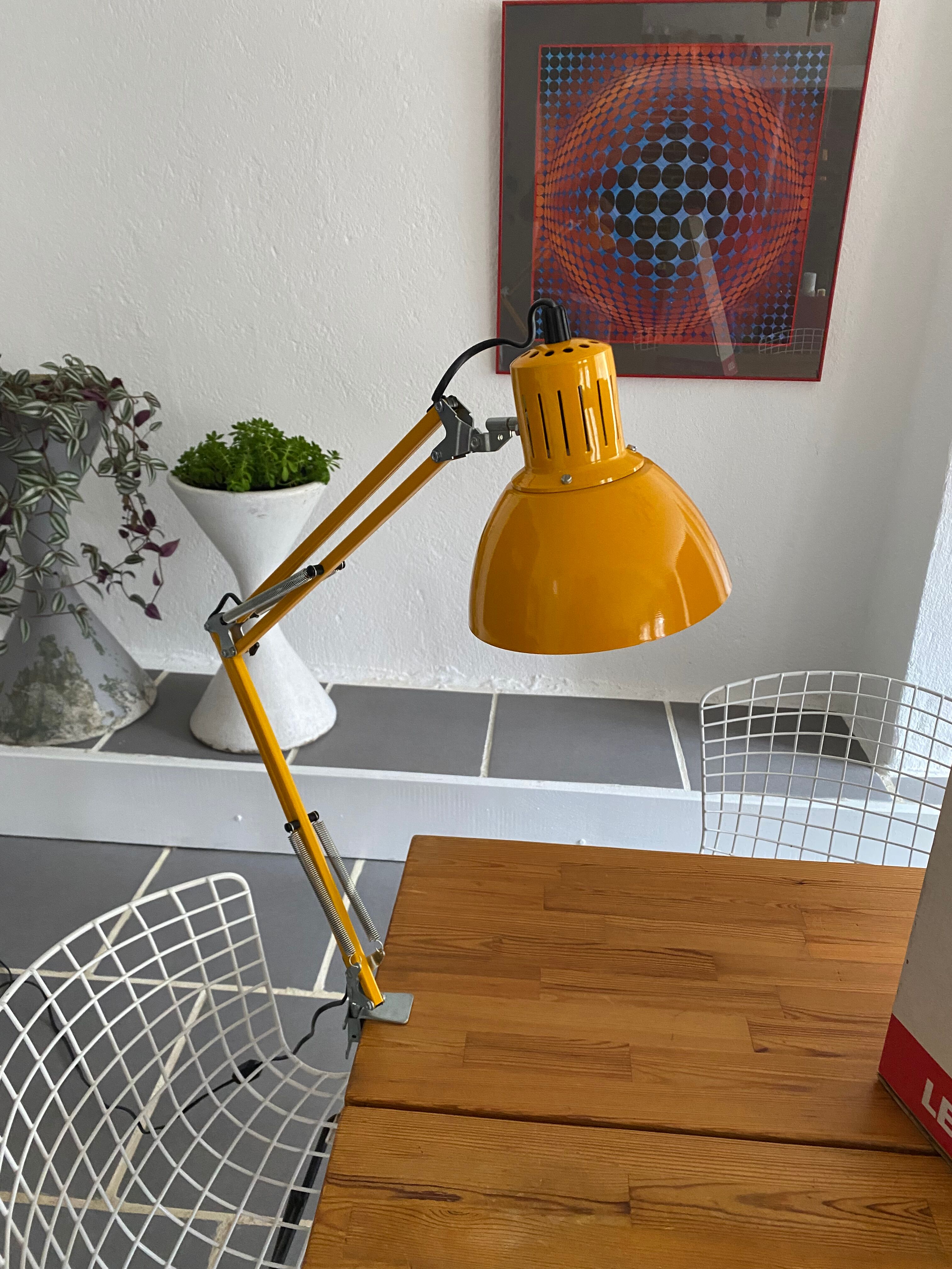 Lampe de bureau suédoise Ledu design