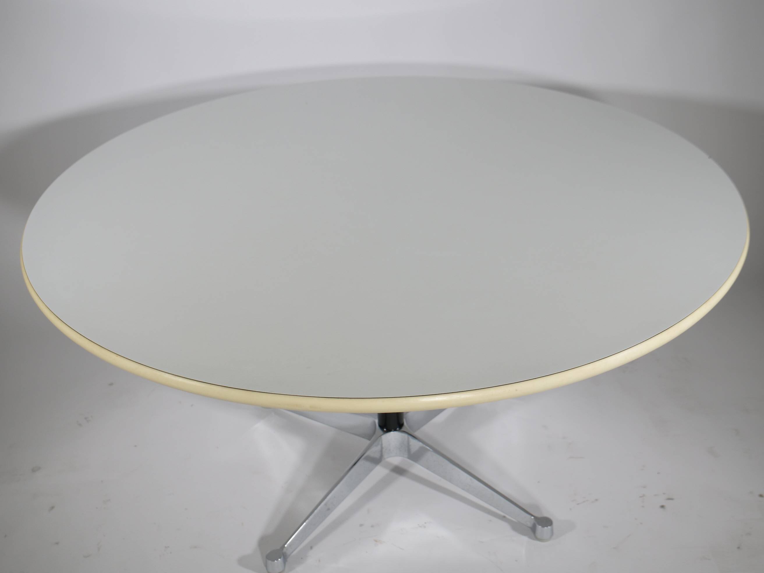 Eames Dining Table, Designed by Herman Miller – Mid-Century Vintage Table from the 1970s