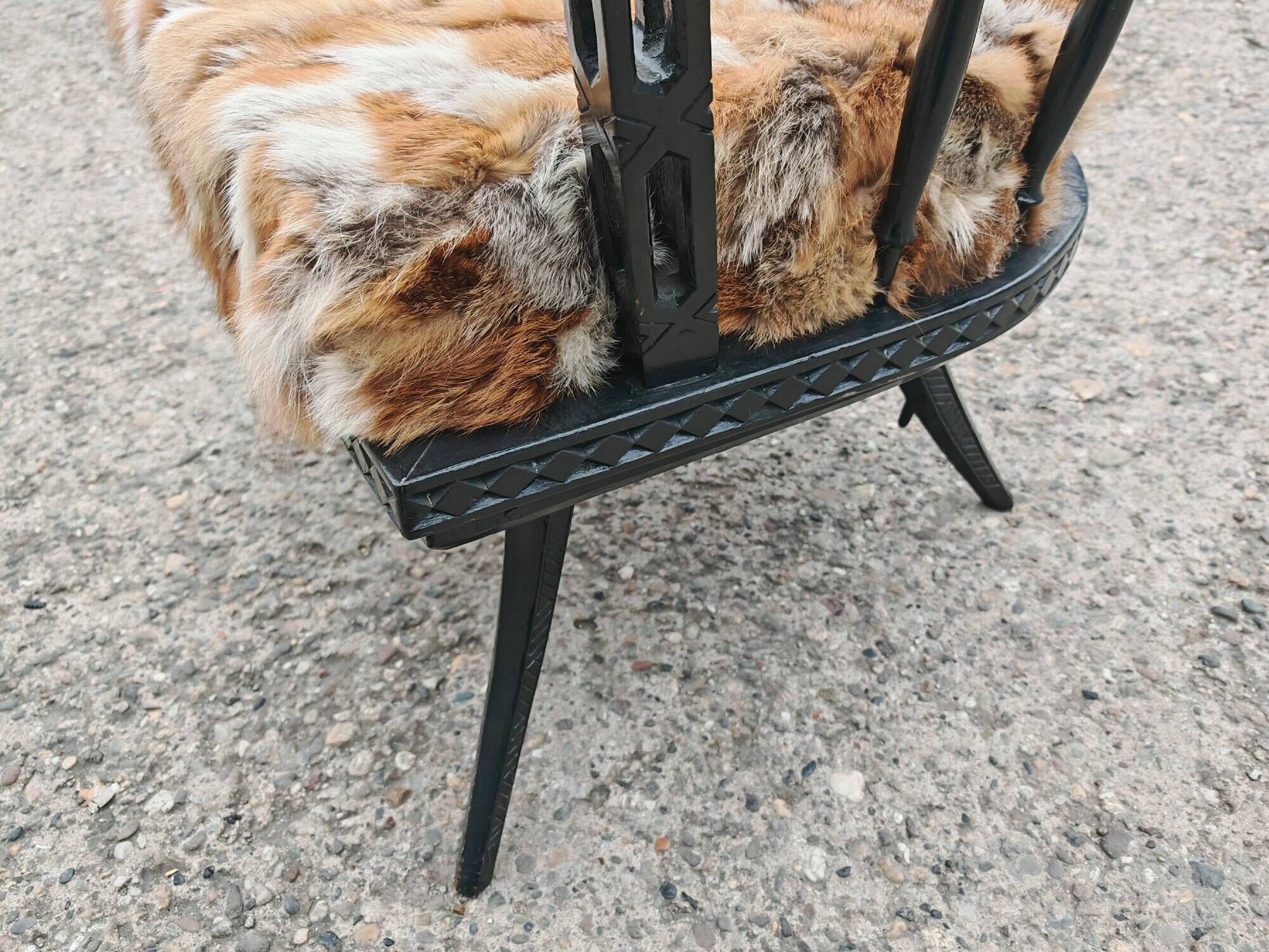 Pair of hand-carved armchairs in black lacquer and fur, 1920s.