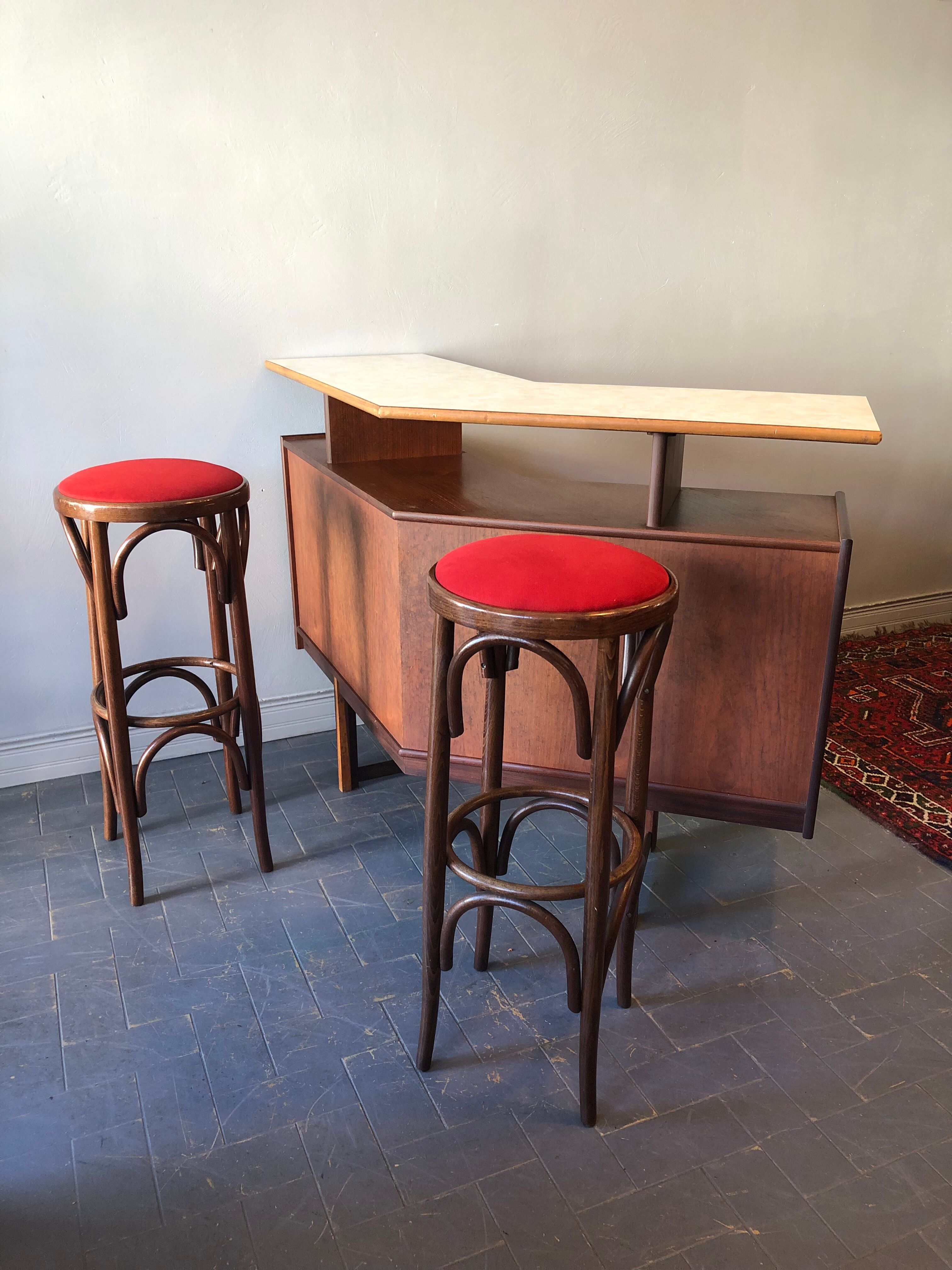 2 bistro bar stools