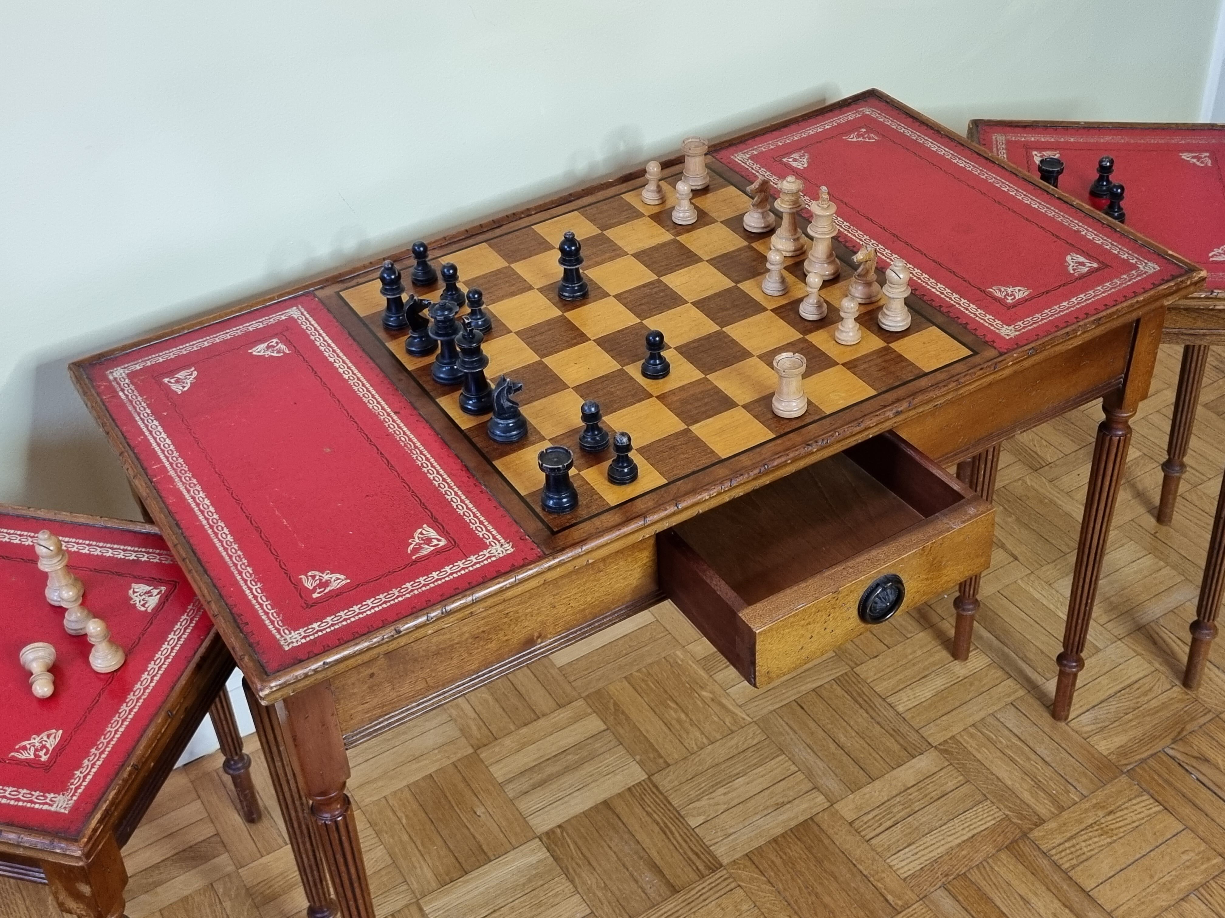 Louis Philippe style chess table and chess game with leather and wood tablets