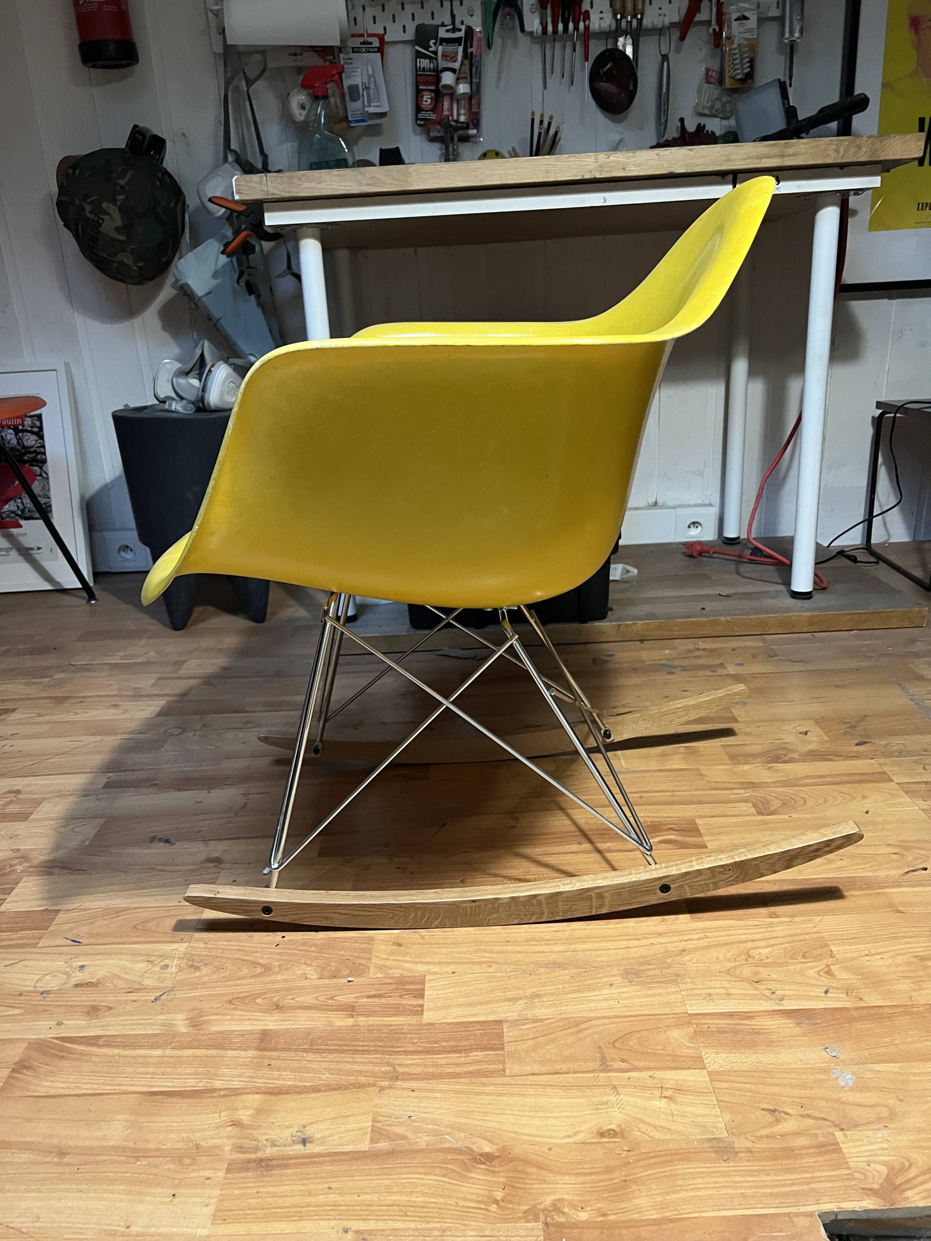 RAR EAMES HERMAN MILLER 1977 US FONT