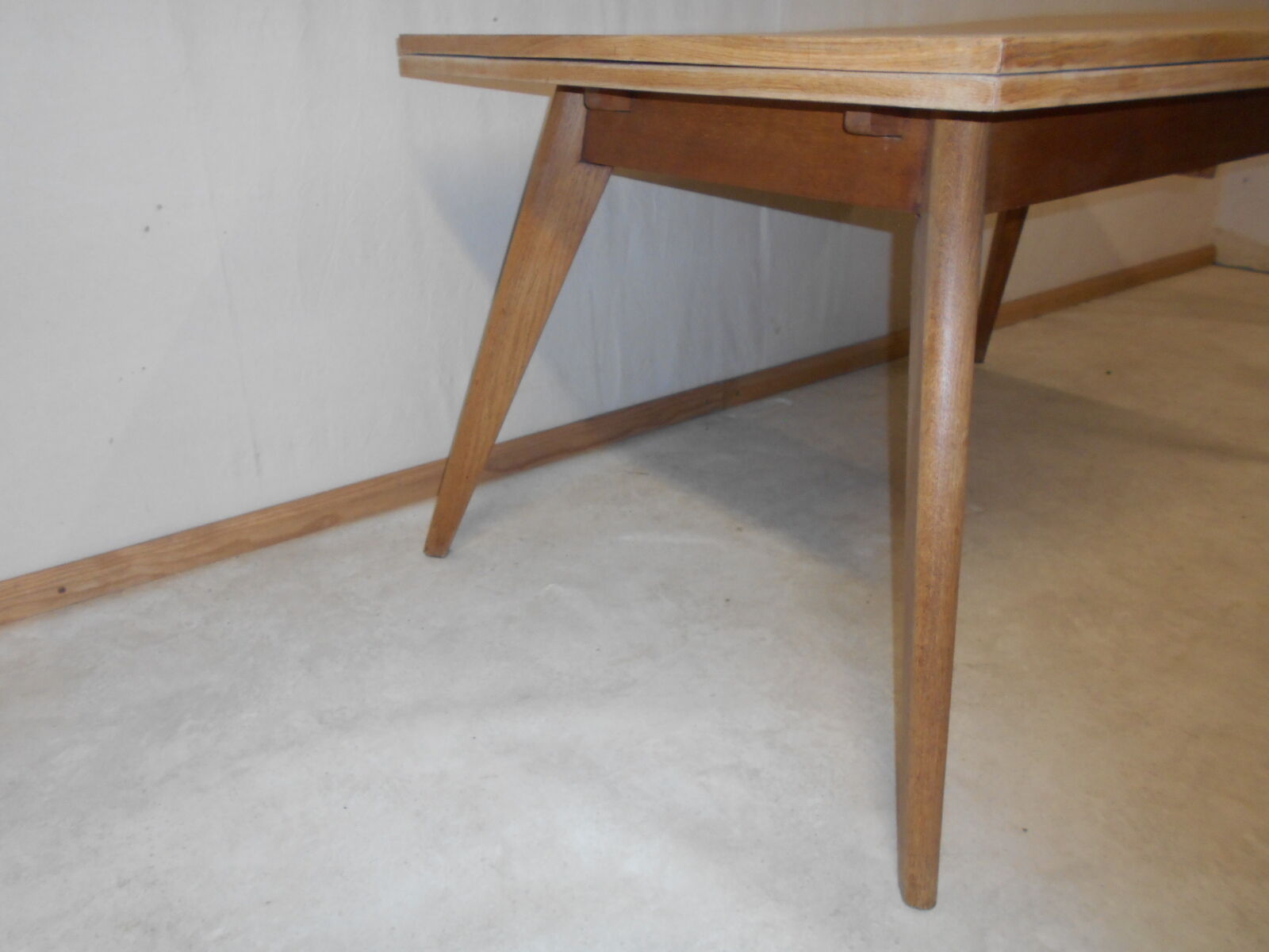 Table vintage 1960 pieds compas chéne clair