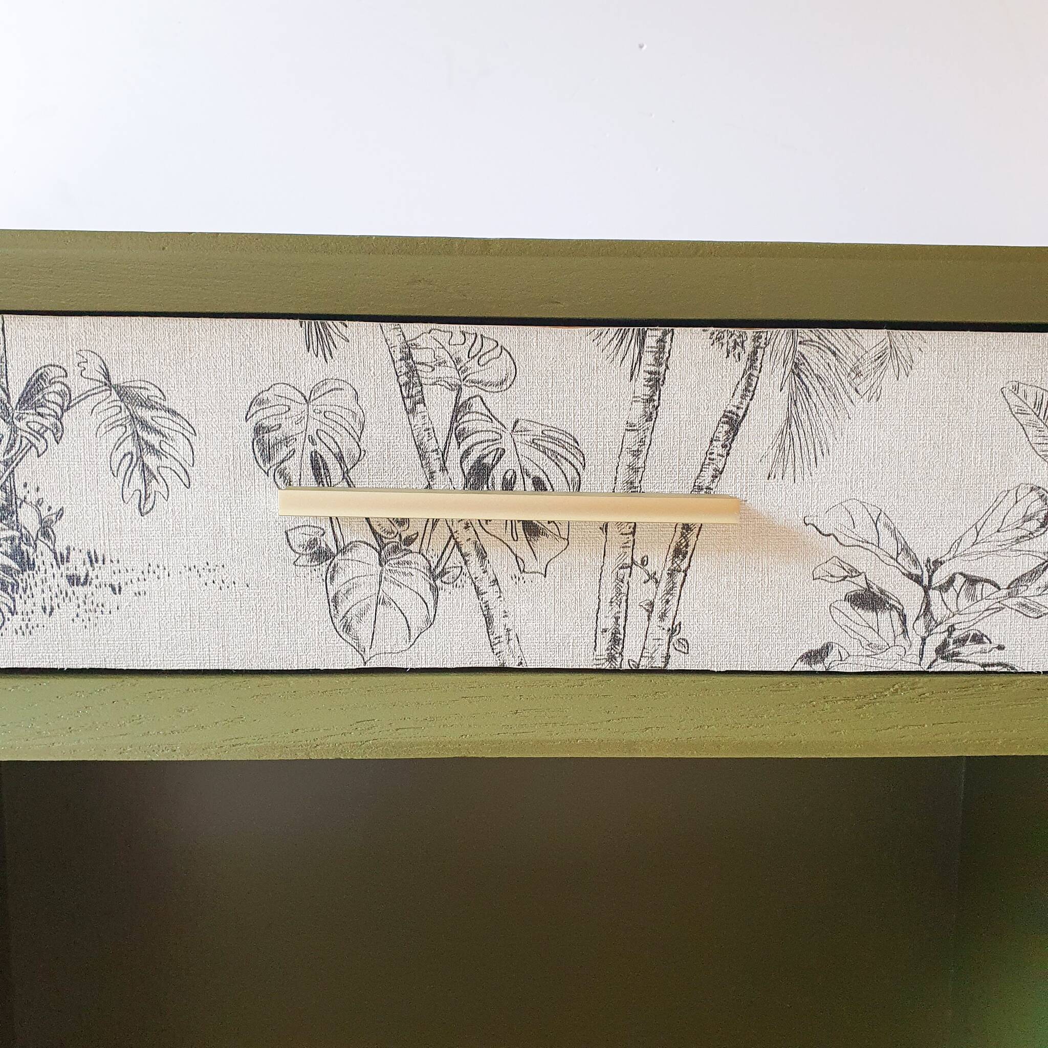 Small secretary buffet