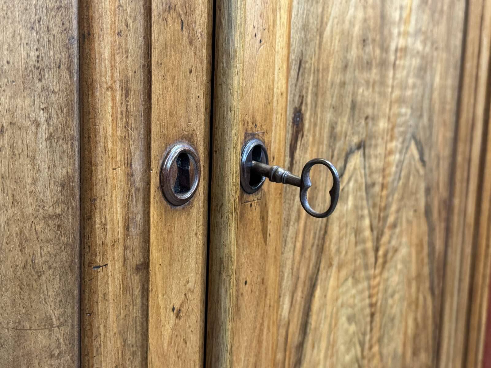 Armoire en noyer 19ème