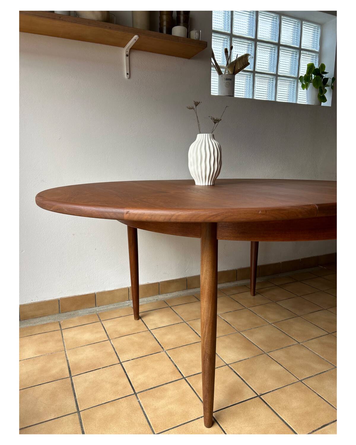 1960s extendable round table