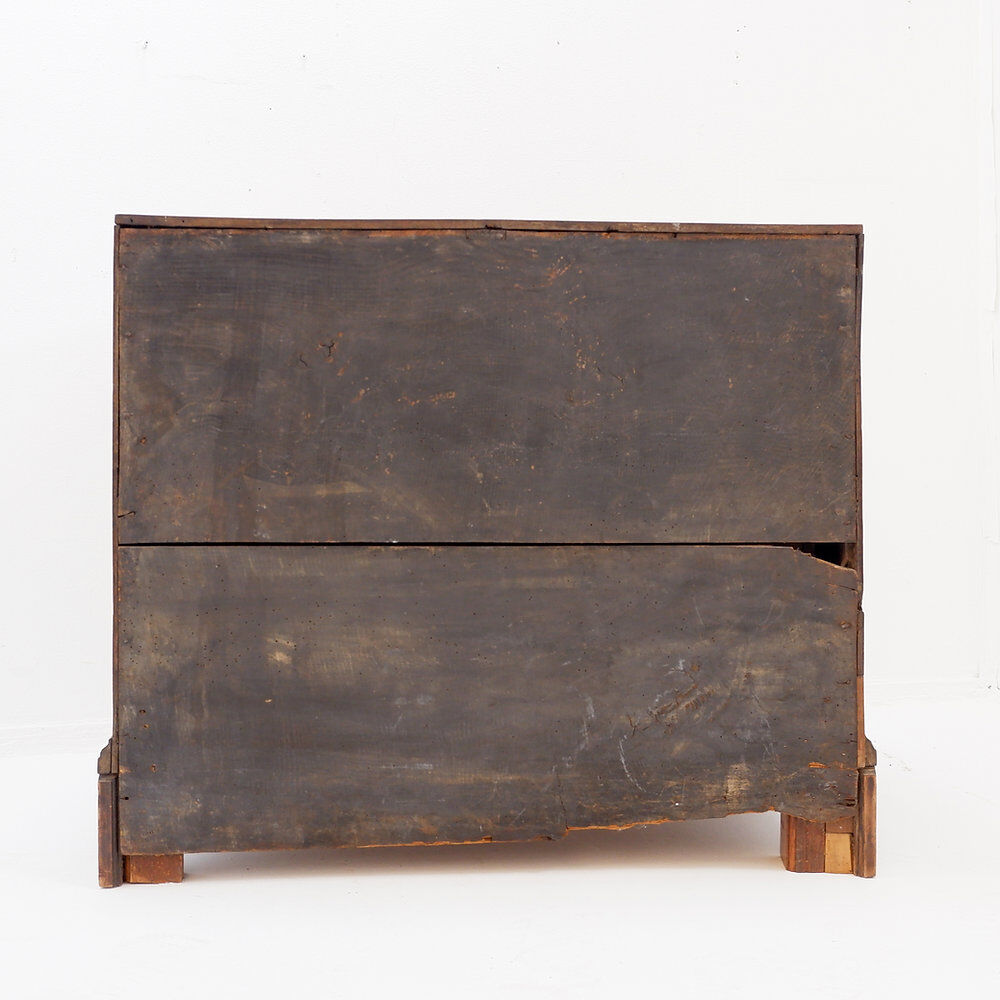 Commode rustique avec deux tiroirs et pieds sculptés - 1930