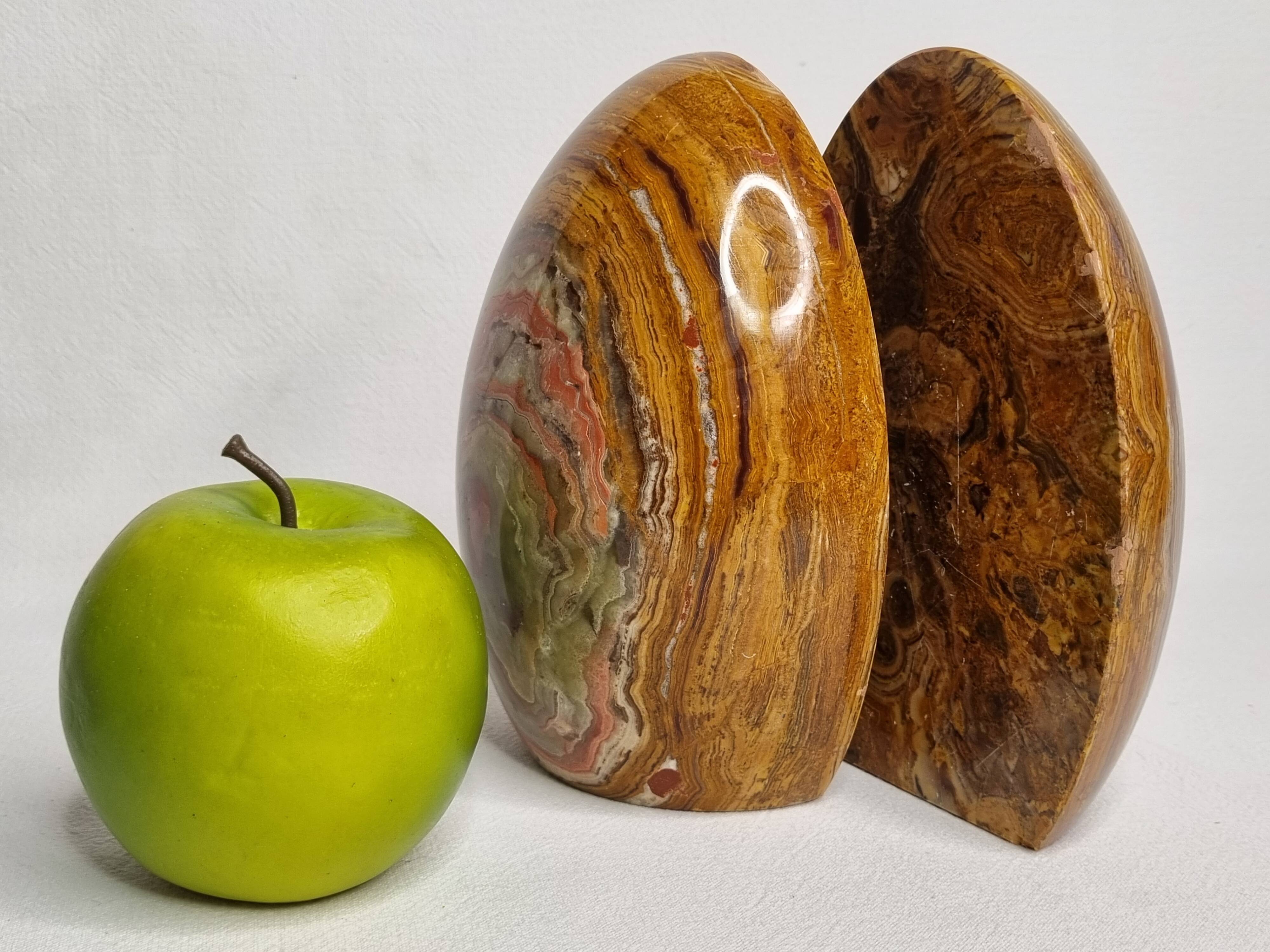 Vintage onyx marble bookends, ovoid shape, height 17 cm, 1970s