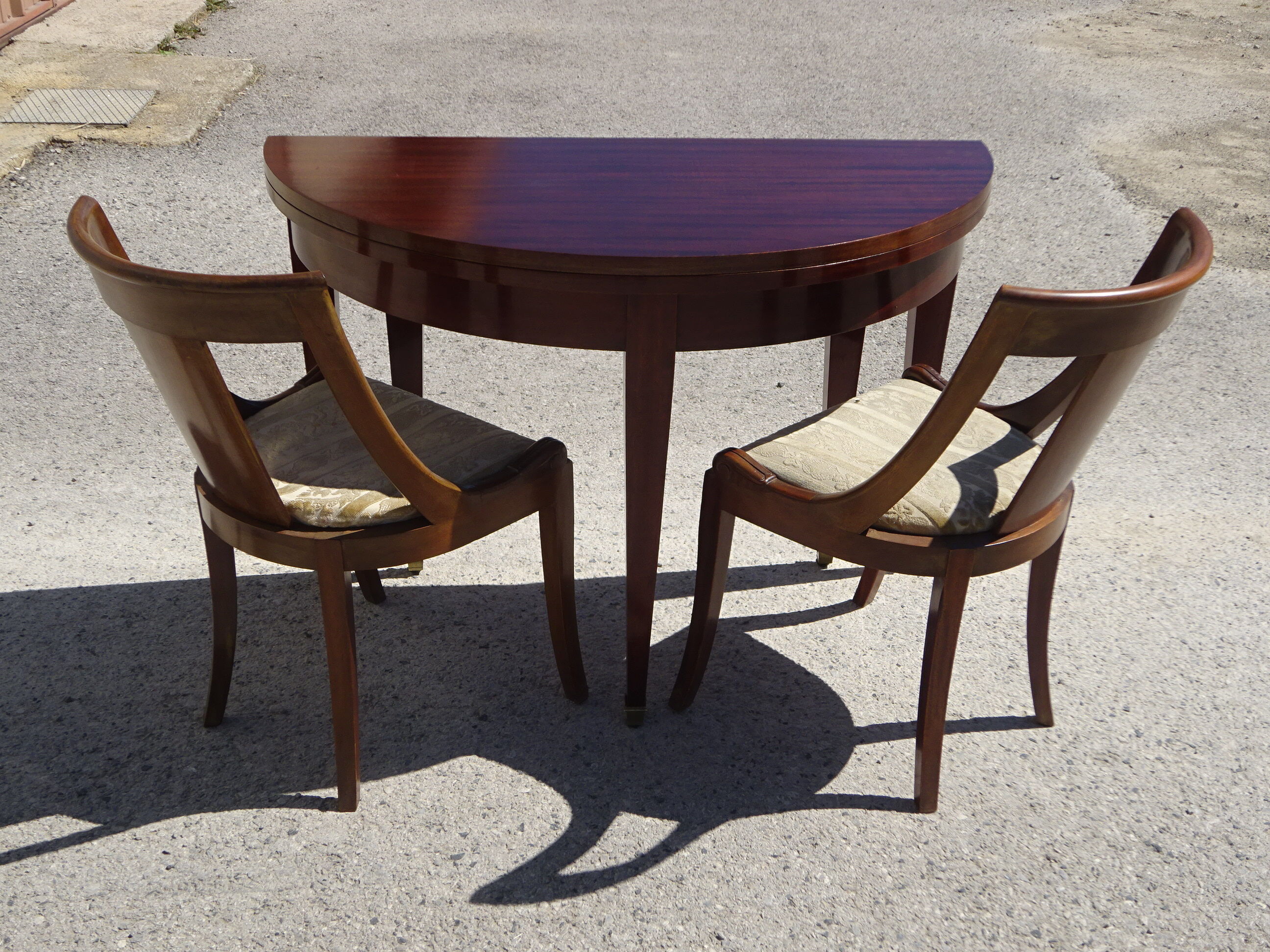 Half-moon console table, extendable in Empire style.