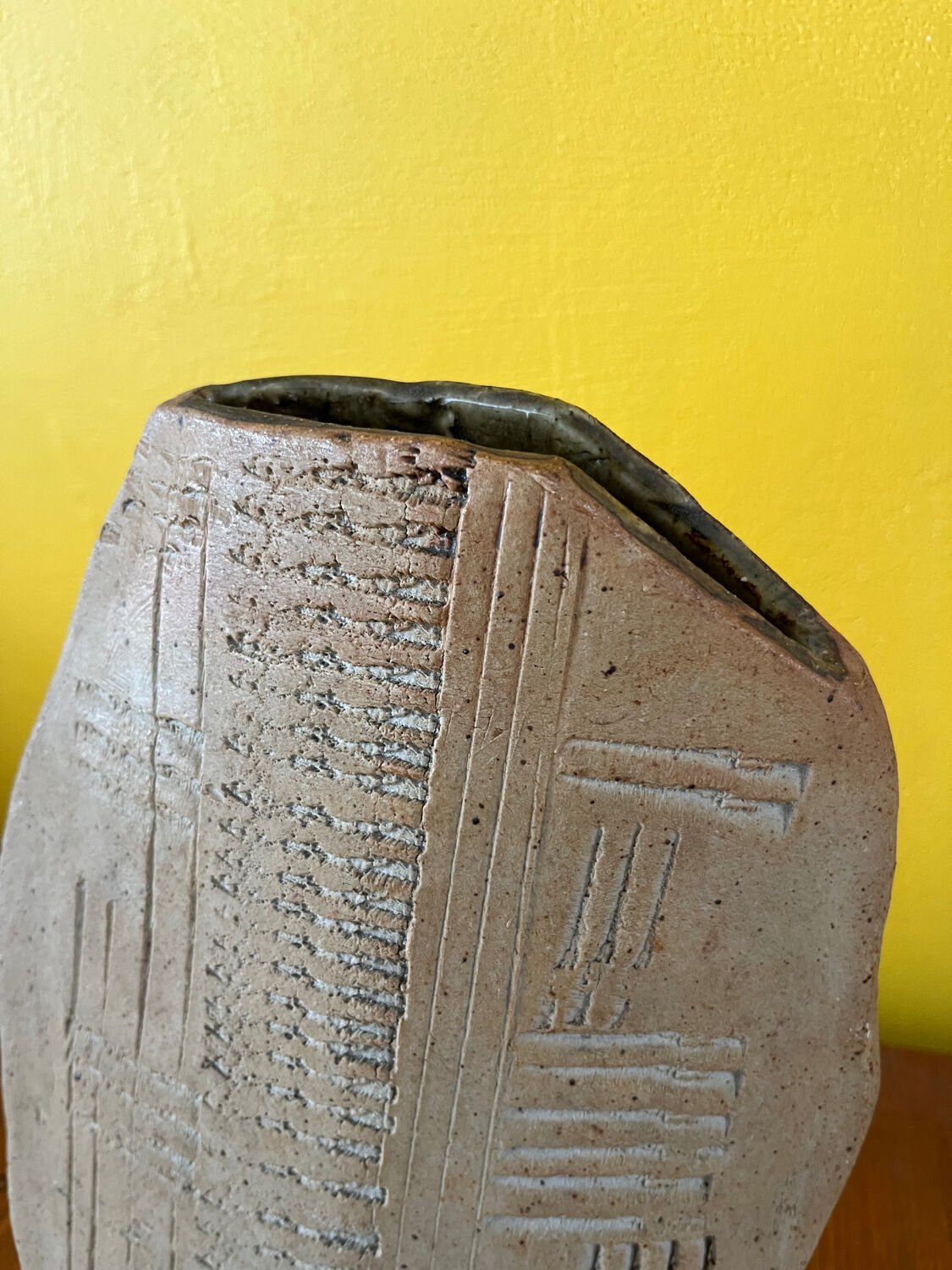 Large scarified brutalist vase in stoneware, La Borne, Francis Arrienon