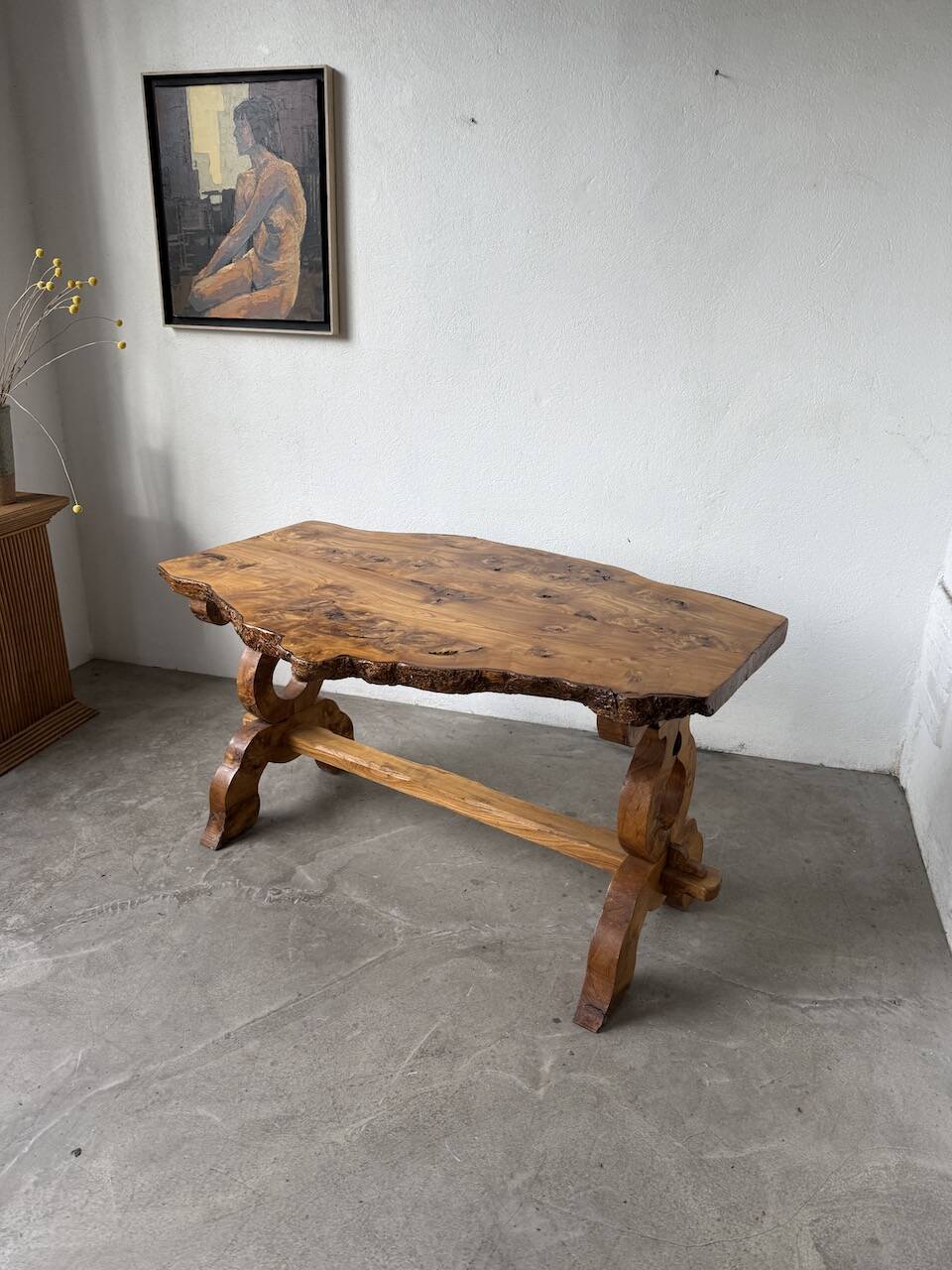 Table artisanale en orme massif, art populaire