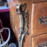 Louis XV style curved chest of drawers in veneer and marquetry, early 20th century