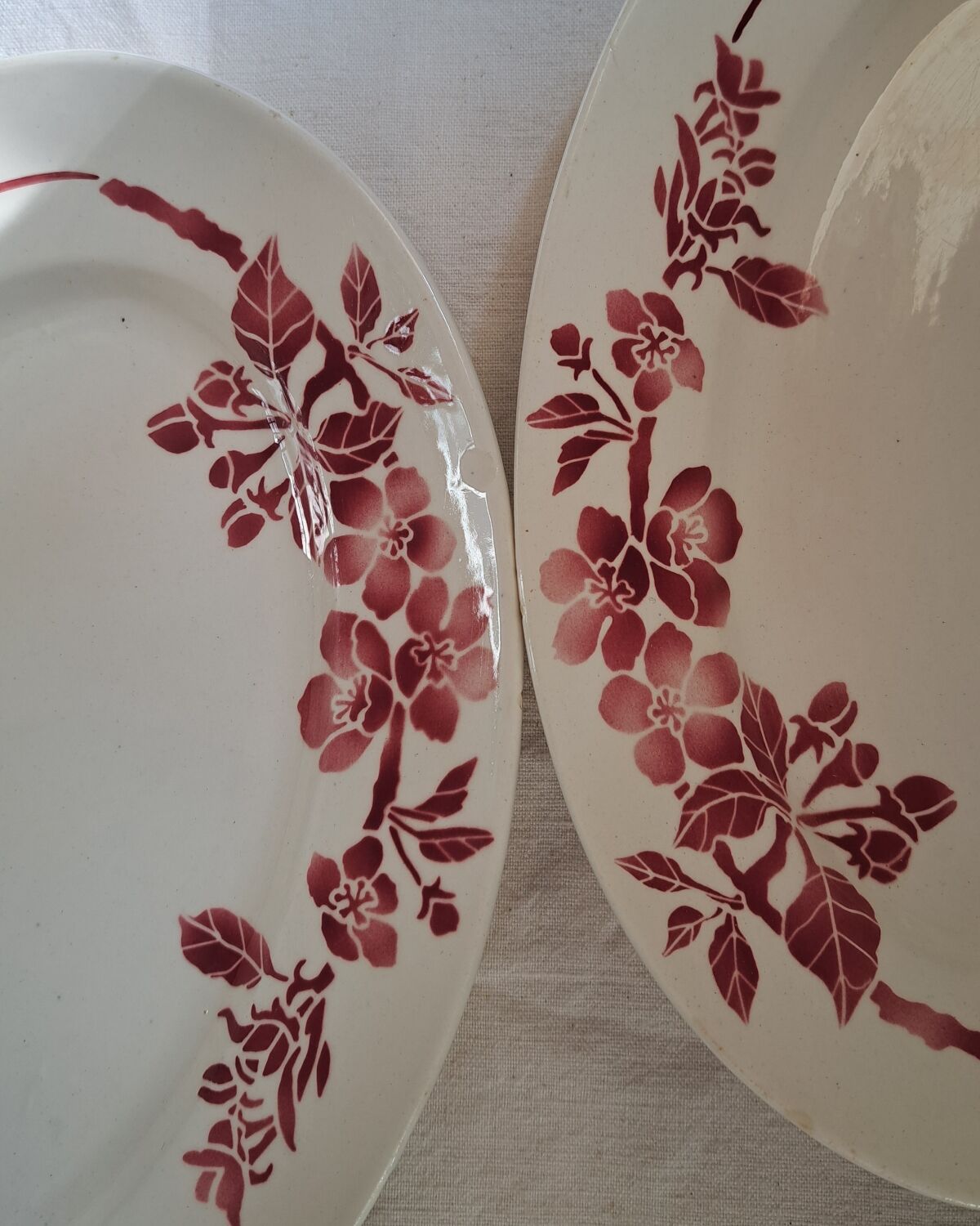 Duo of oval dishes