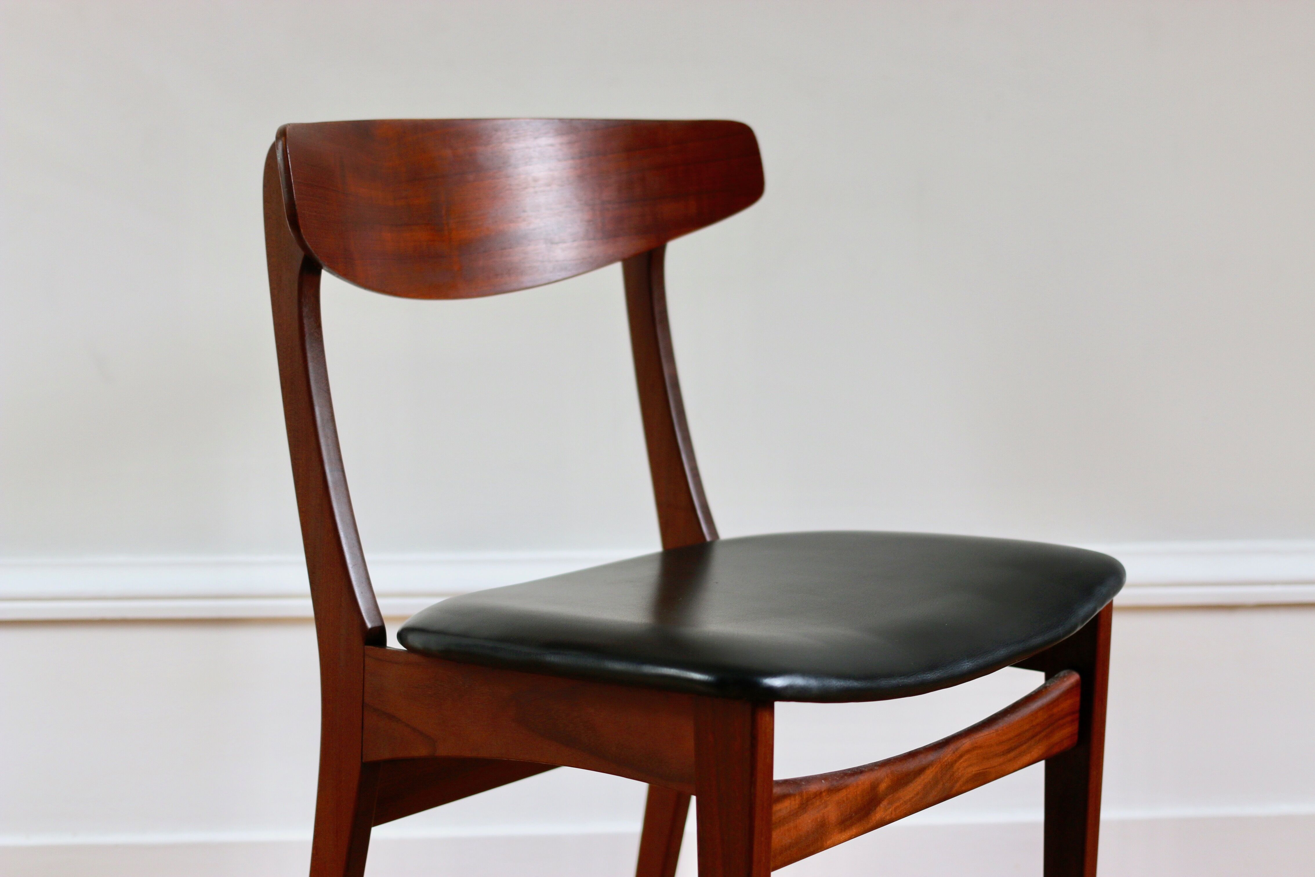 4 Chairs edited by Silkeborg