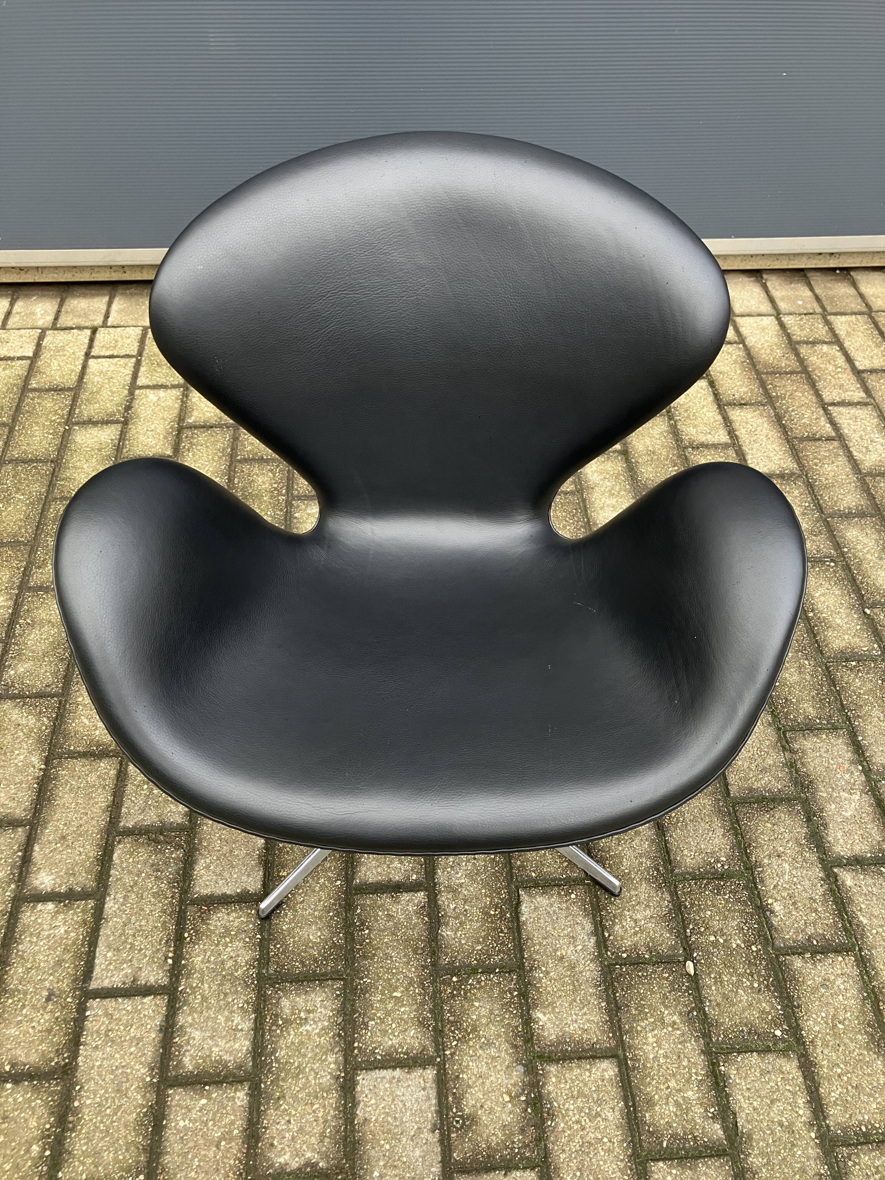 Original black leather Fritz Hansen Swan chair Topstaat!