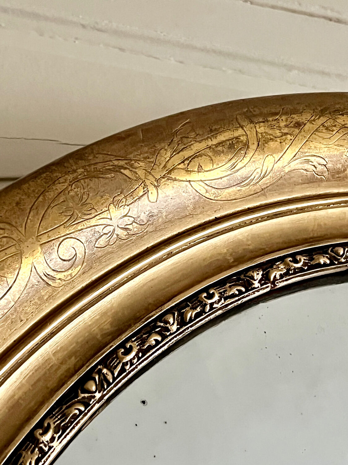 Large antique oval gilded mirror – Louis-Philippe period (circa 1840-1860)