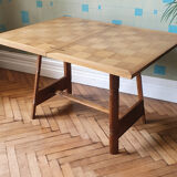 Extendable table Scandinavian design.