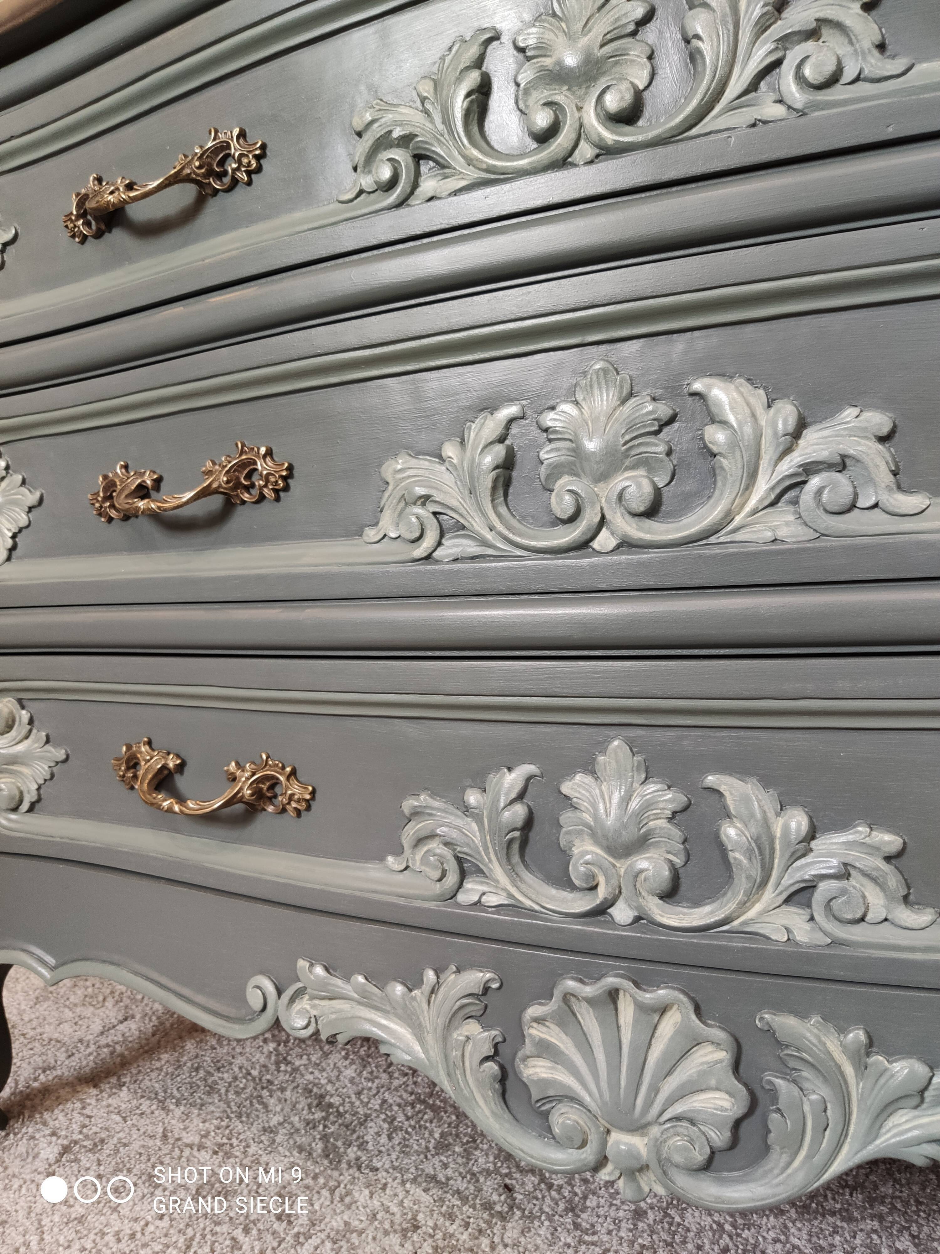 Louis XV dresser