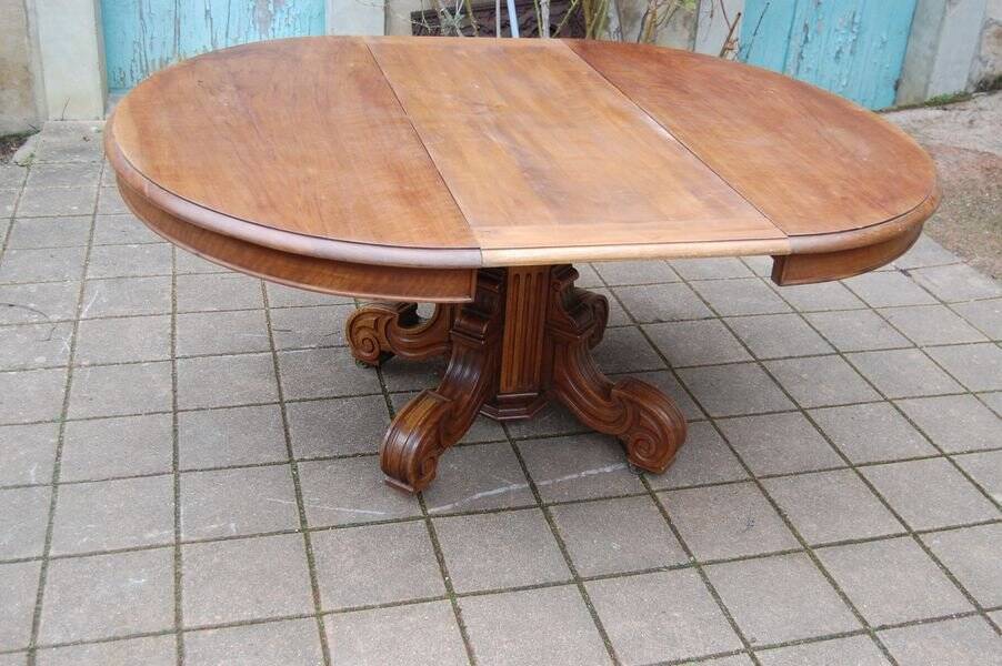 Napoleon III table in walnut from the late 19th century, 14 place settings with 3 extensions.