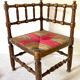 Chaise d'angle en bois tourné et paille pour enfant