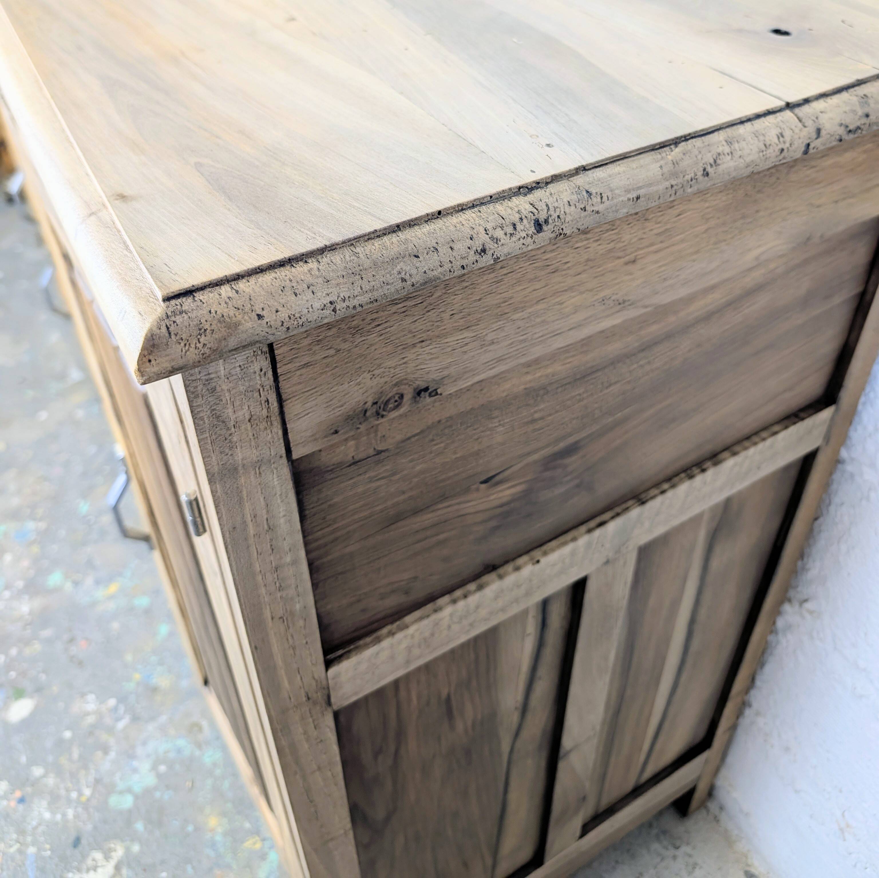 Buffet with 3 doors