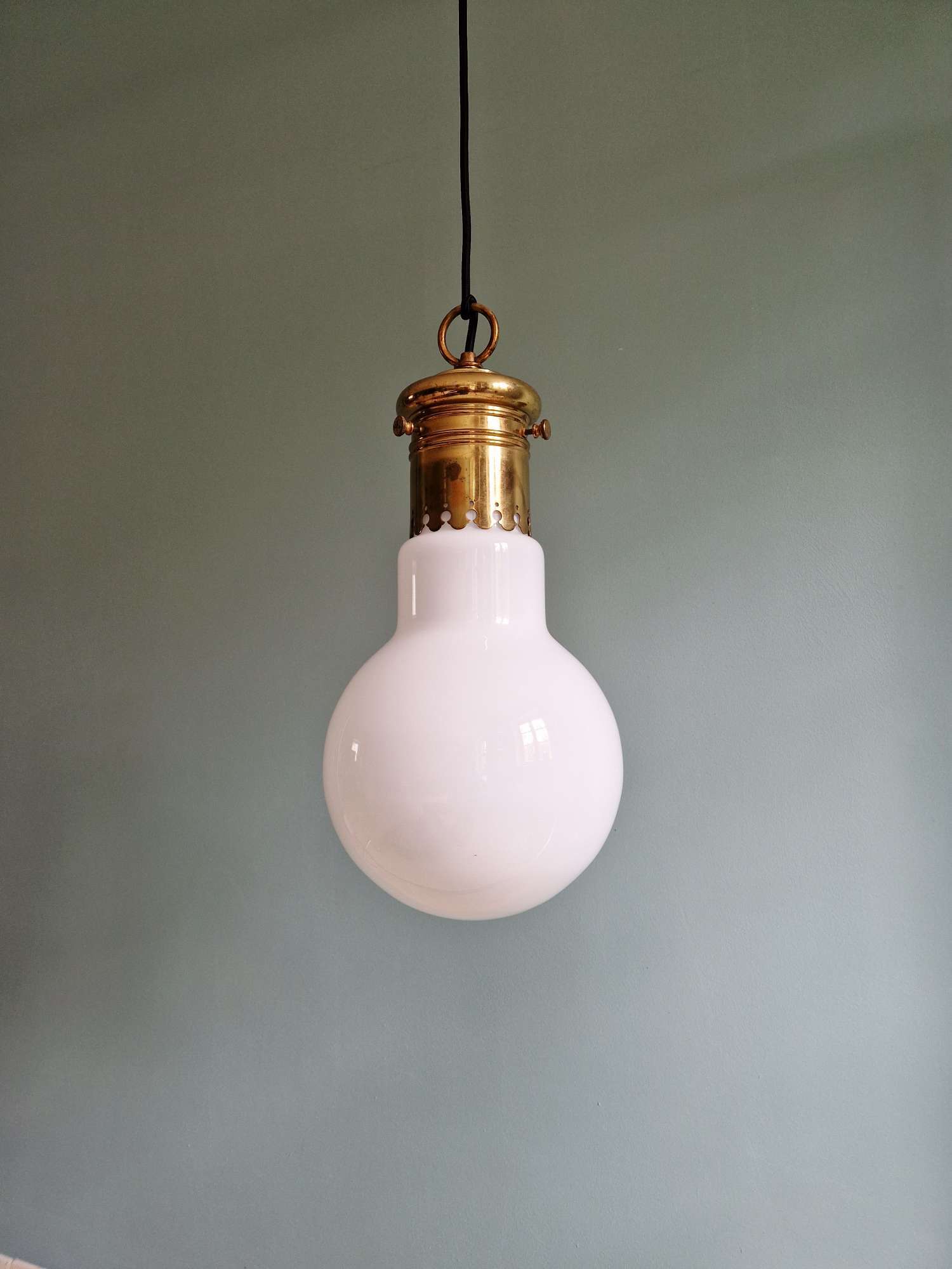Large bulbous pendant light in white opaline and brass, 1960s.