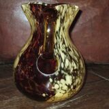 Speckled decanter with three spouts