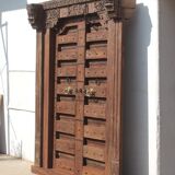 Indian door in old teak piece and patina of origin