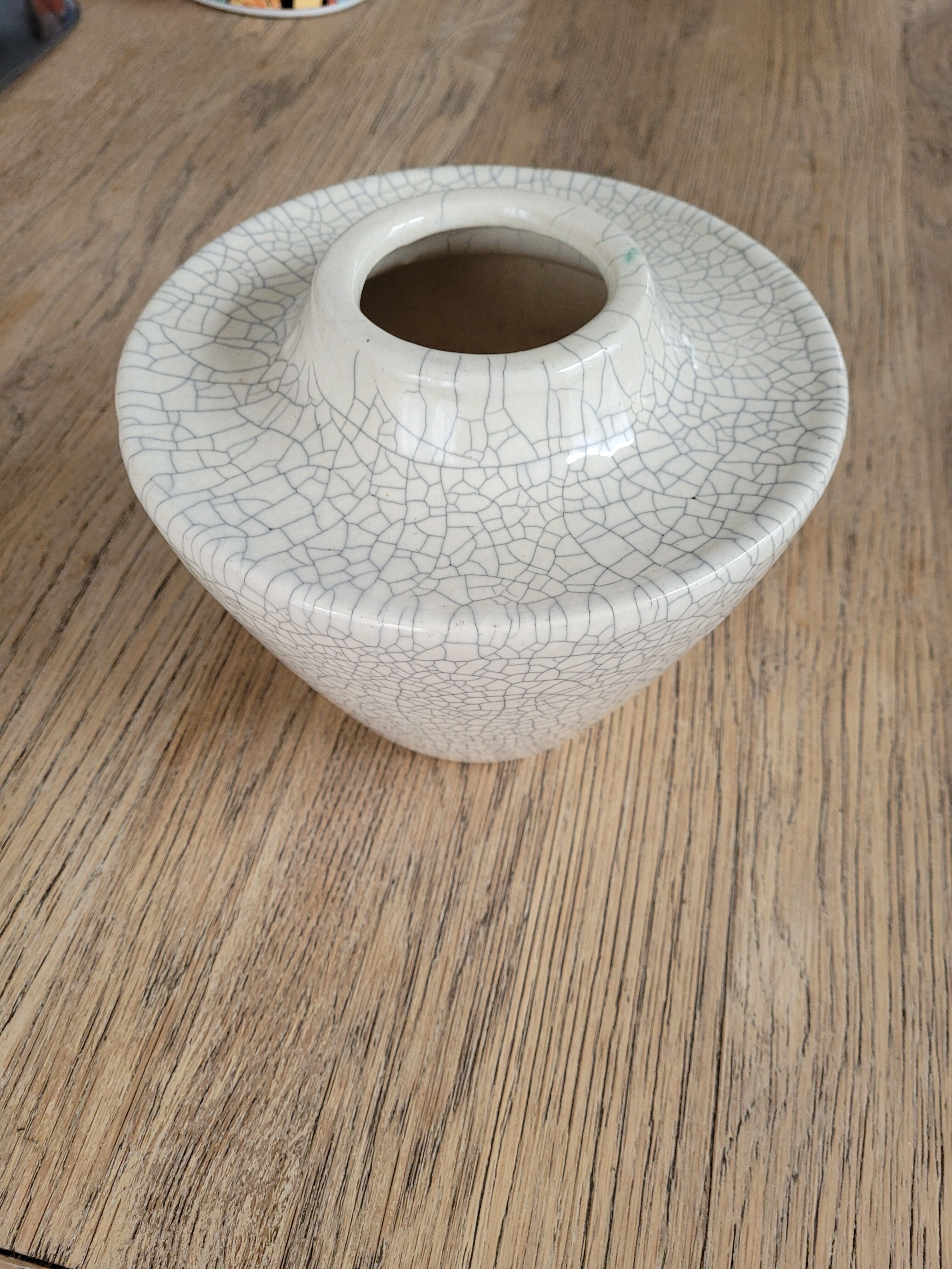 Cracked vase